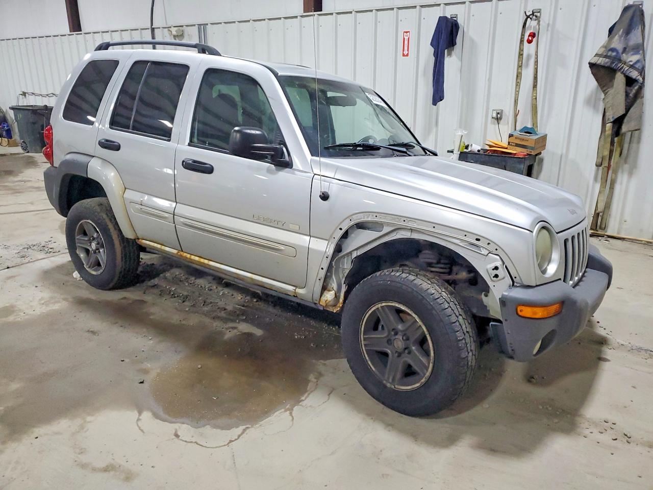 2004 Jeep Liberty Sport Silver vin: 1J4GL48K04W229682