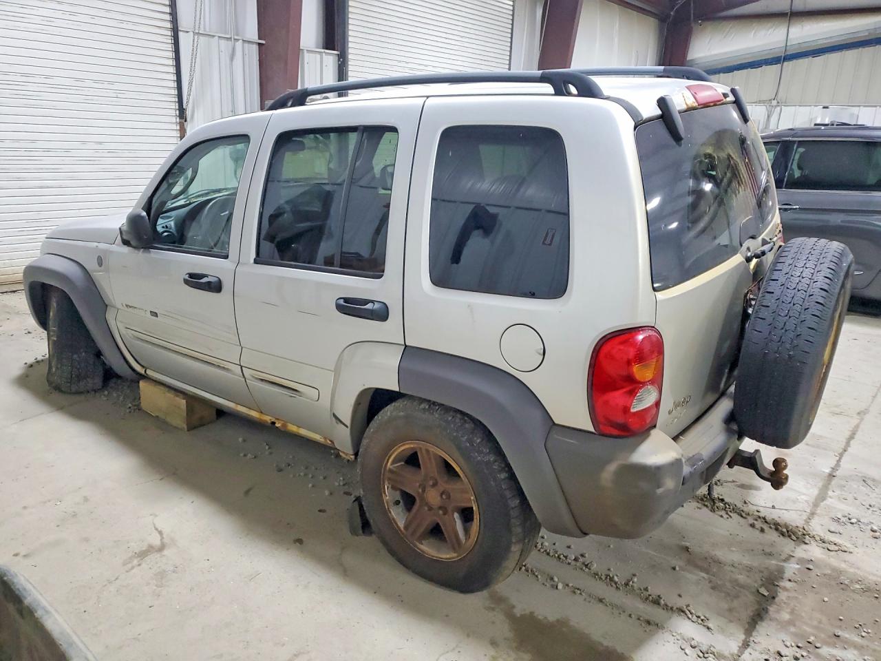 2004 Jeep Liberty Sport Silver vin: 1J4GL48K04W229682