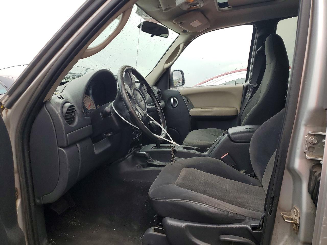 2004 Jeep Liberty Sport Silver vin: 1J4GL48K04W229682