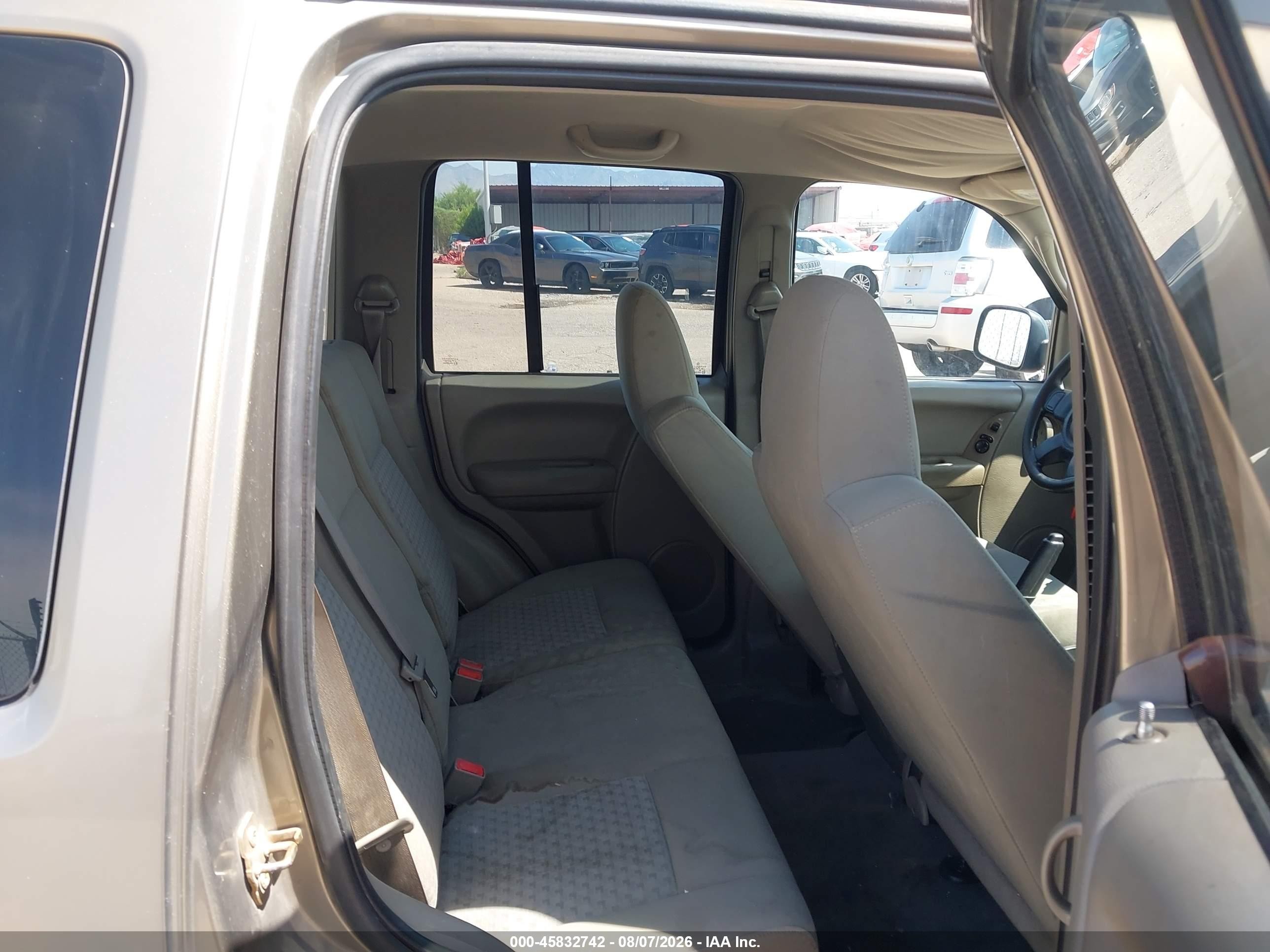 2005 Jeep Liberty Sport Gold vin: 1J4GL48K05W516909