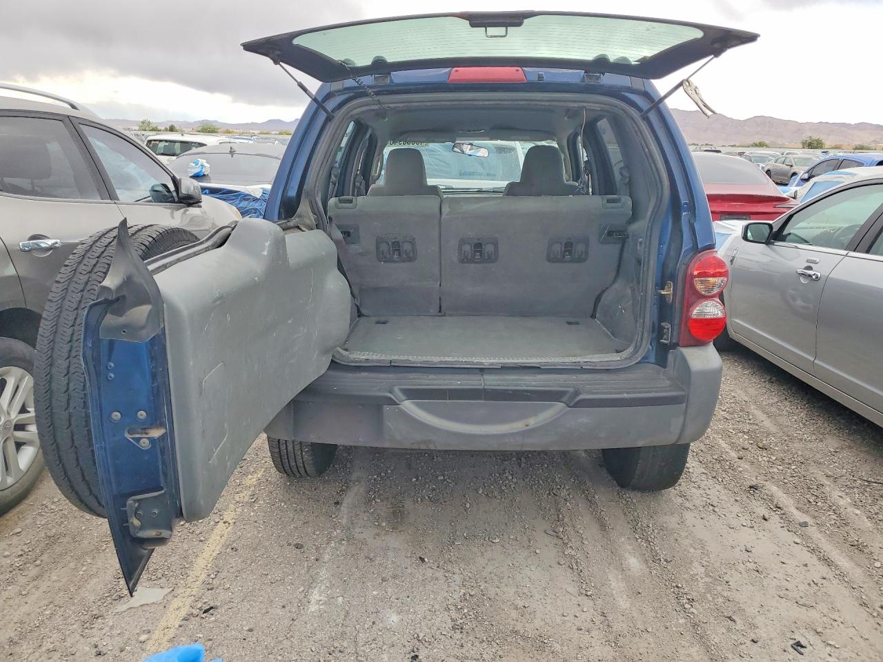 2005 Jeep Liberty Sport Blue vin: 1J4GL48K05W631932