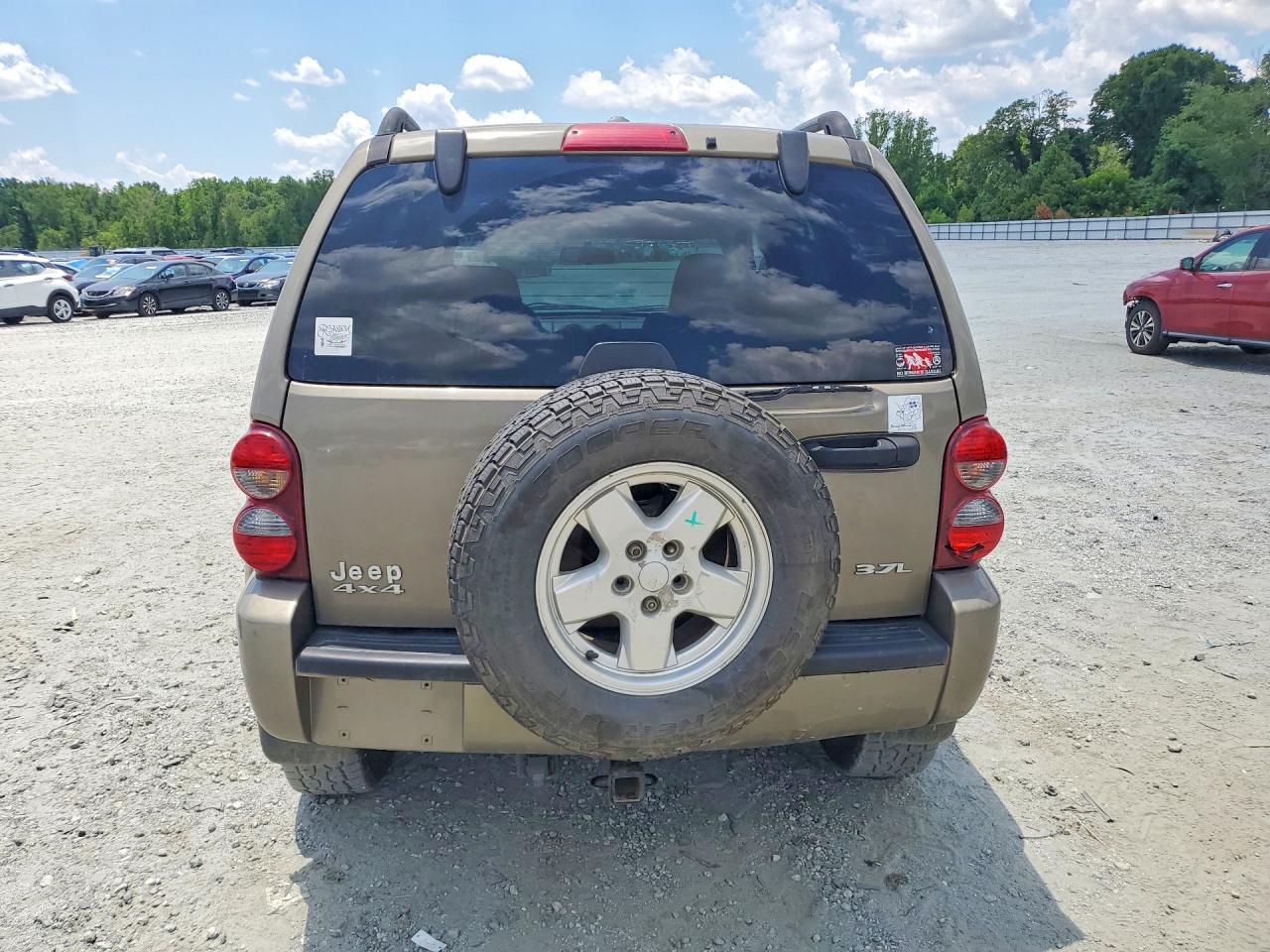 2006 Jeep Liberty Sport Tan vin: 1J4GL48K06W246503
