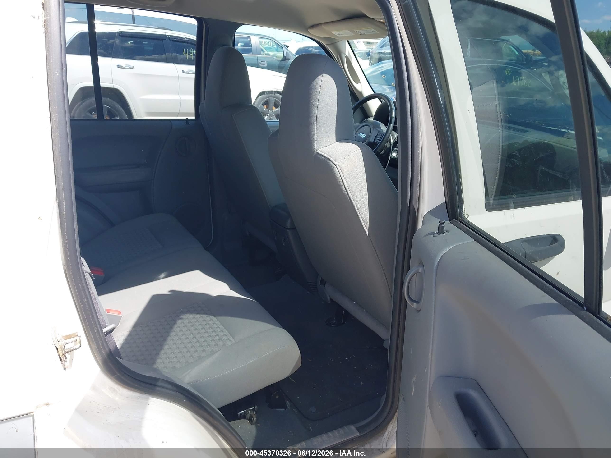 2006 Jeep Liberty Sport White vin: 1J4GL48K06W279923