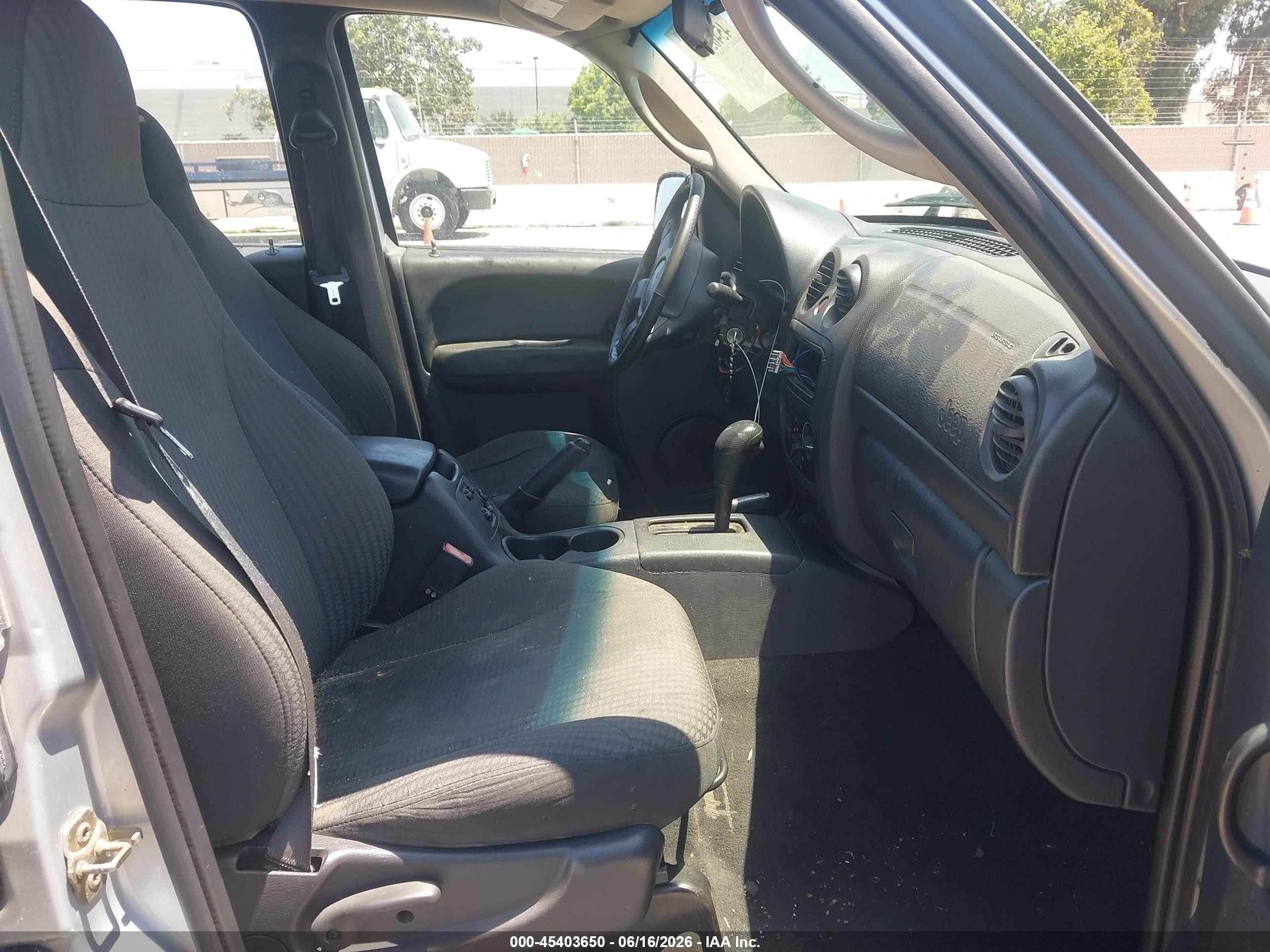 2003 Jeep Liberty Sport Silver vin: 1J4GL48K13W548863