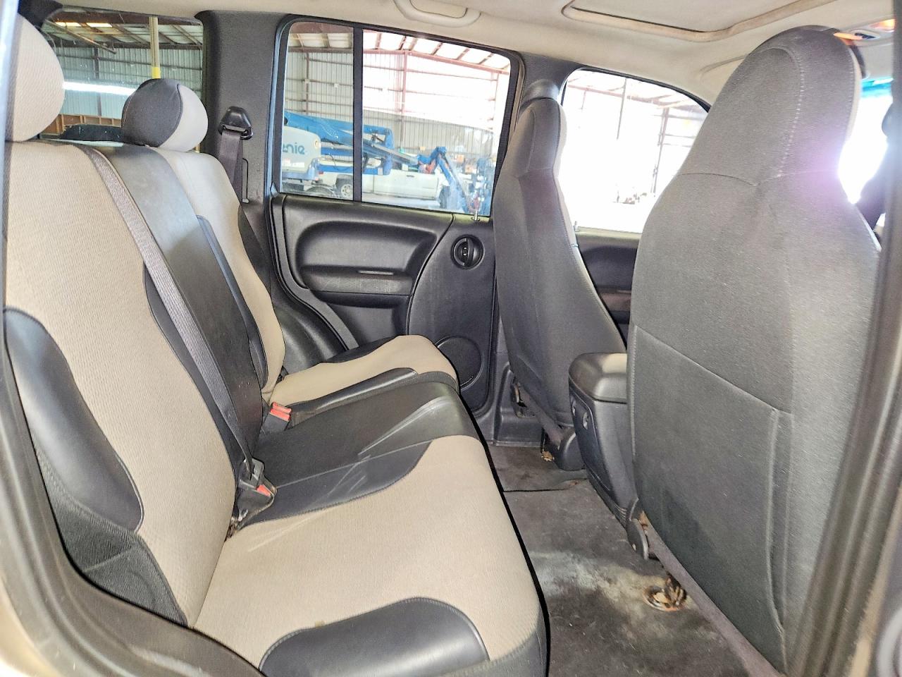 2004 Jeep Liberty Sport Gold vin: 1J4GL48K14W171338