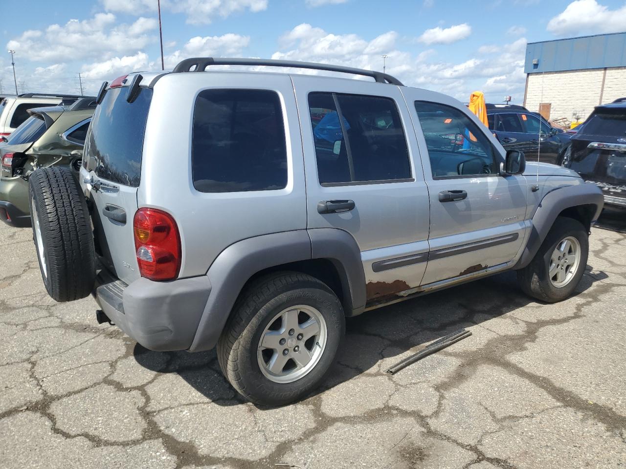 2004 Jeep Liberty Sport Серебряный vin: 1J4GL48K14W267521