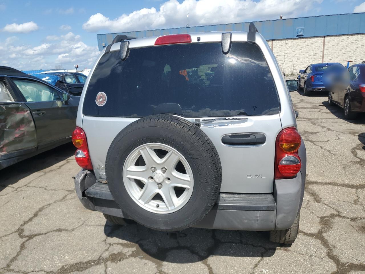 2004 Jeep Liberty Sport Серебряный vin: 1J4GL48K14W267521