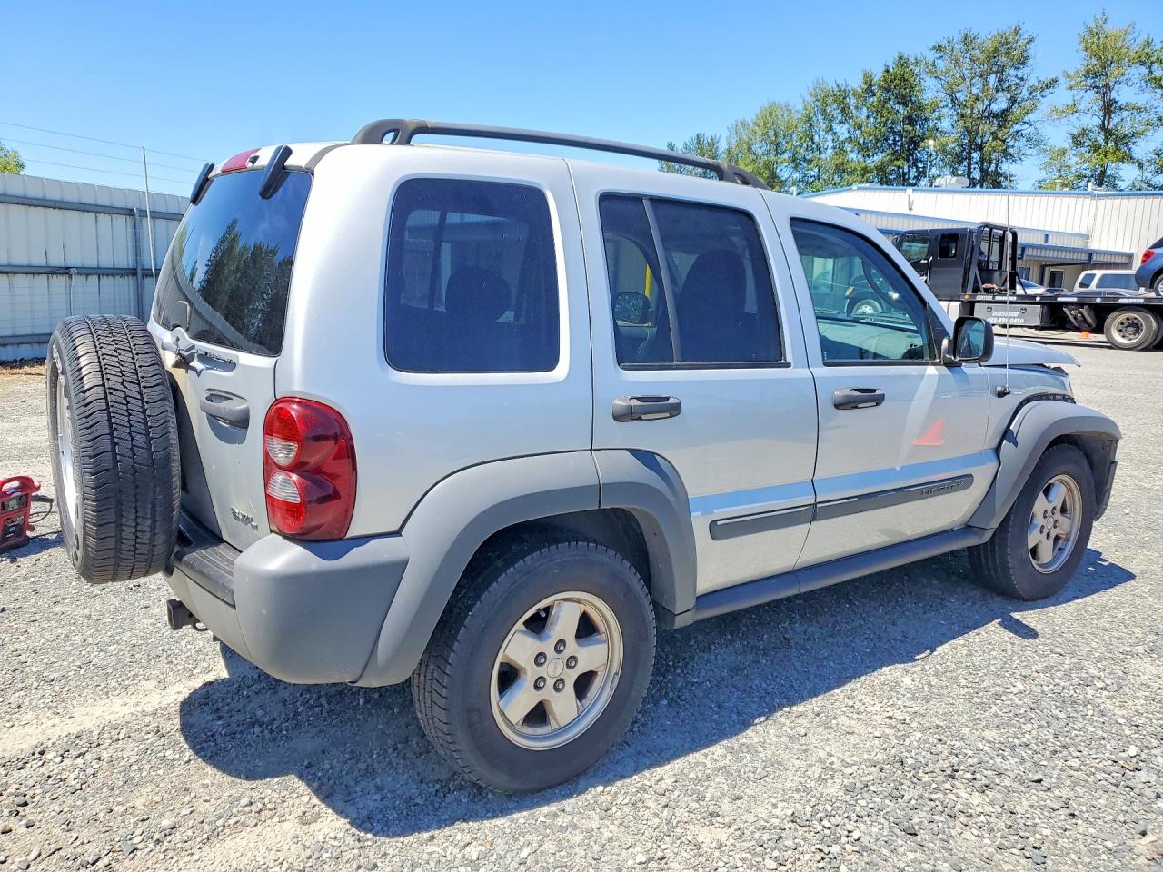 2005 Jeep Liberty Sport Silver vin: 1J4GL48K15W530012