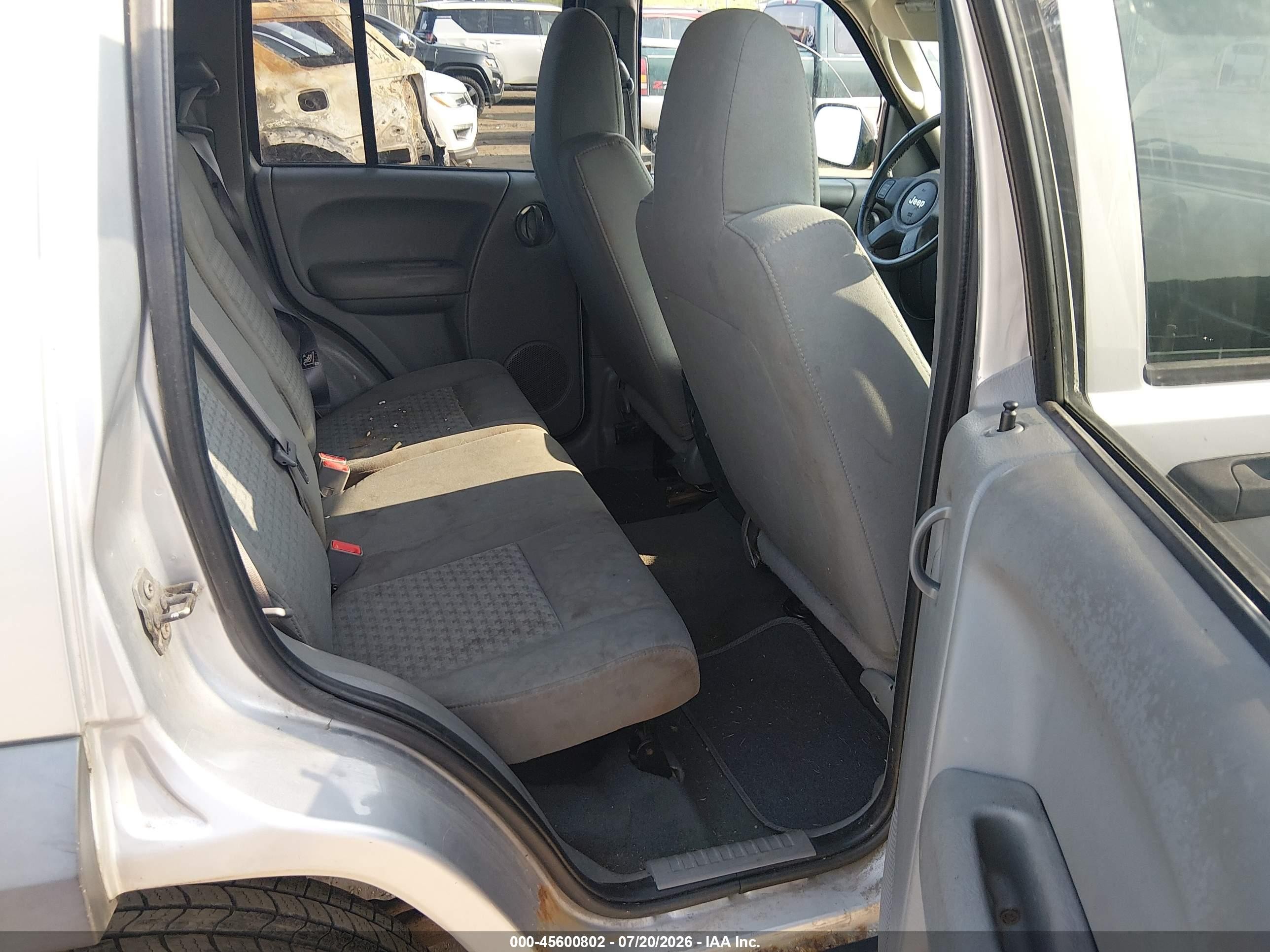 2007 Jeep Liberty Sport Silver vin: 1J4GL48K17W695254