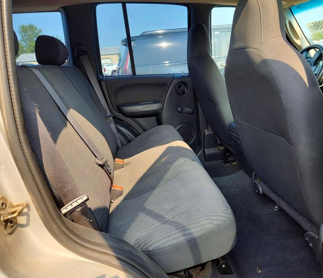 2002 Jeep Liberty Sport Silver vin: 1J4GL48K22W256248