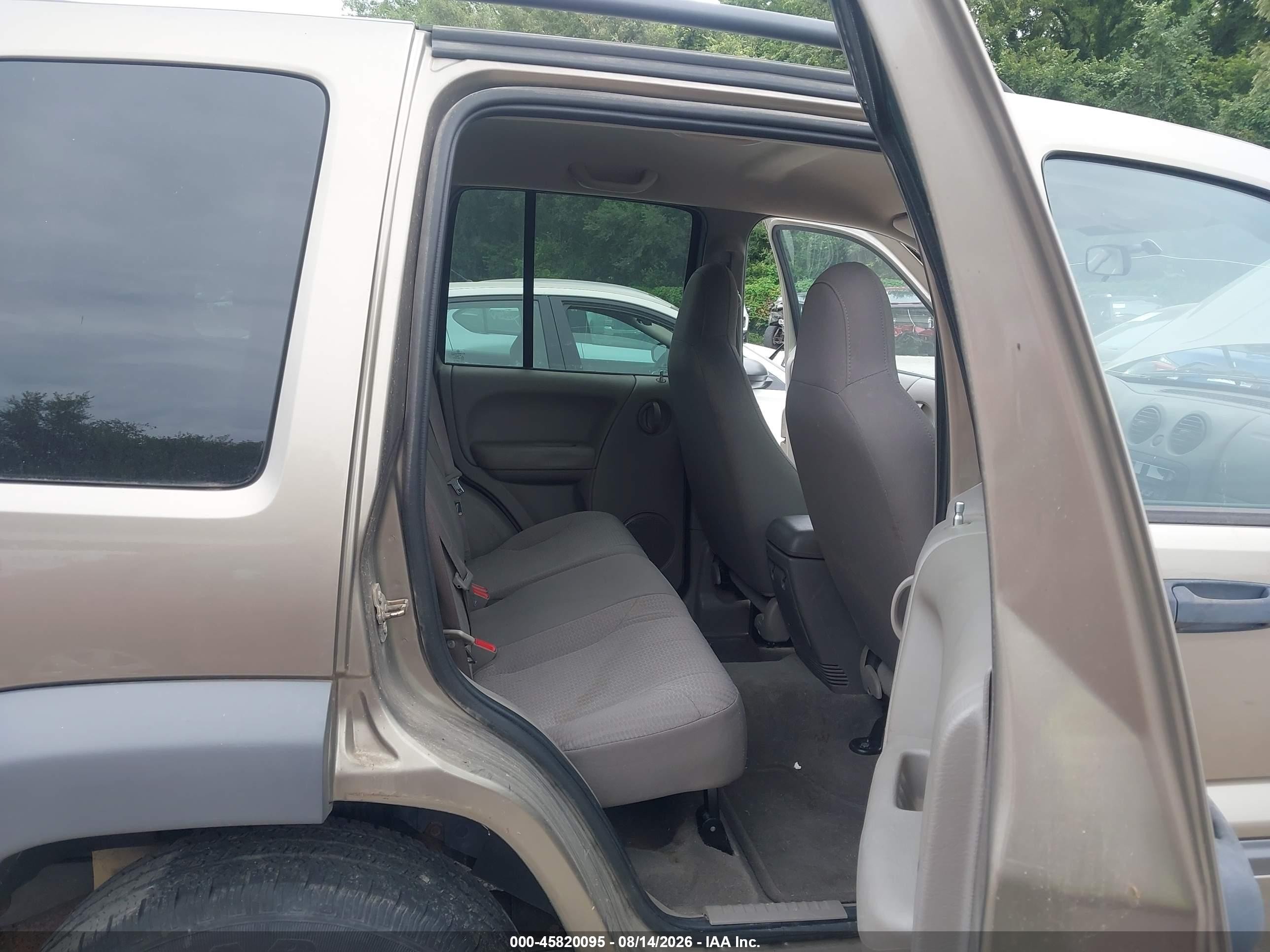 2003 Jeep Liberty Sport Champagne vin: 1J4GL48K23W731799