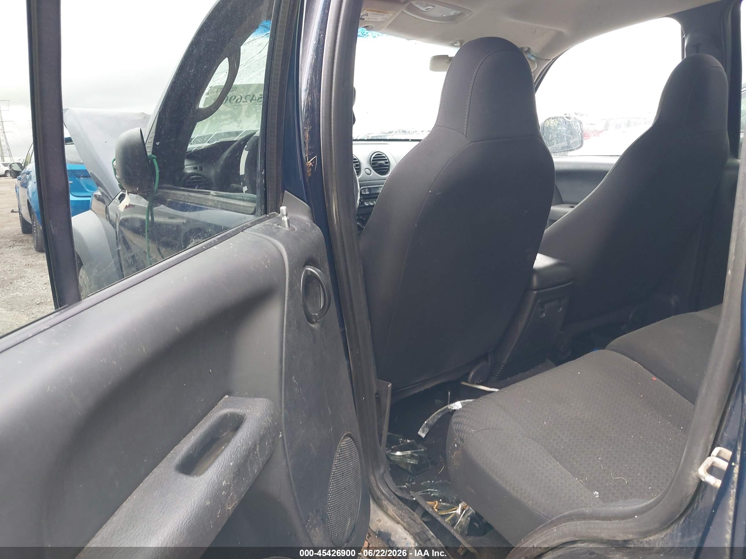 2004 Jeep Liberty Sport Blue vin: 1J4GL48K24W111908