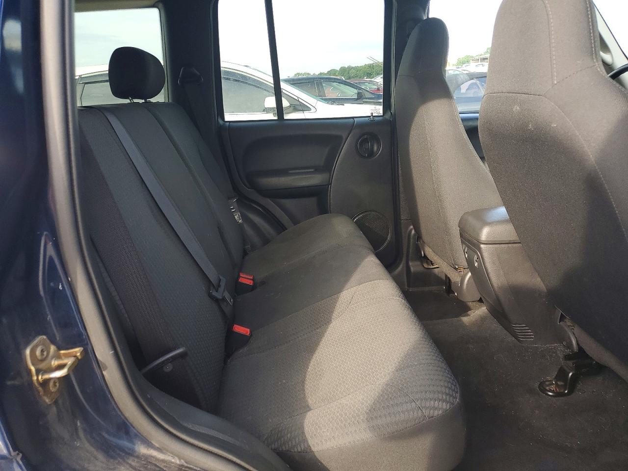 2004 Jeep Liberty Sport Blue vin: 1J4GL48K24W192747