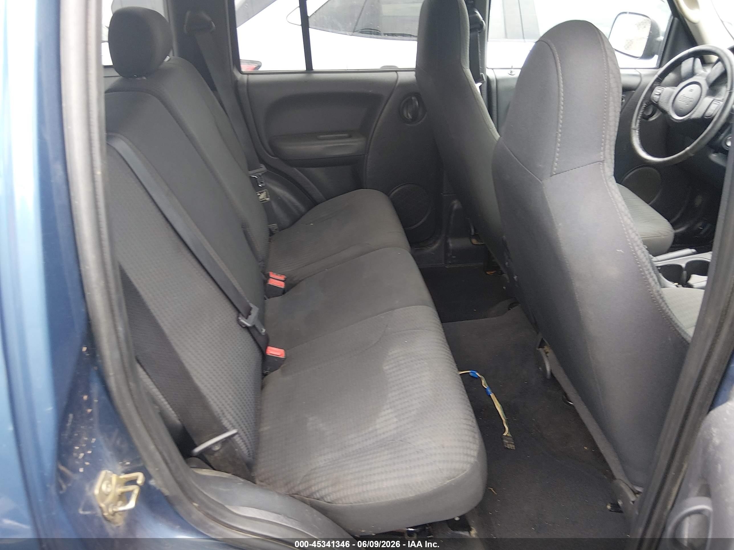 2004 Jeep Liberty Sport Blue vin: 1J4GL48K24W301157