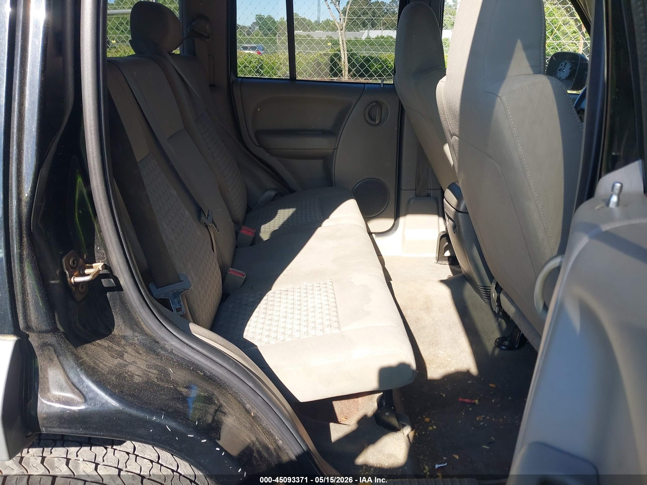 2005 Jeep Liberty Sport Black vin: 1J4GL48K25W622763