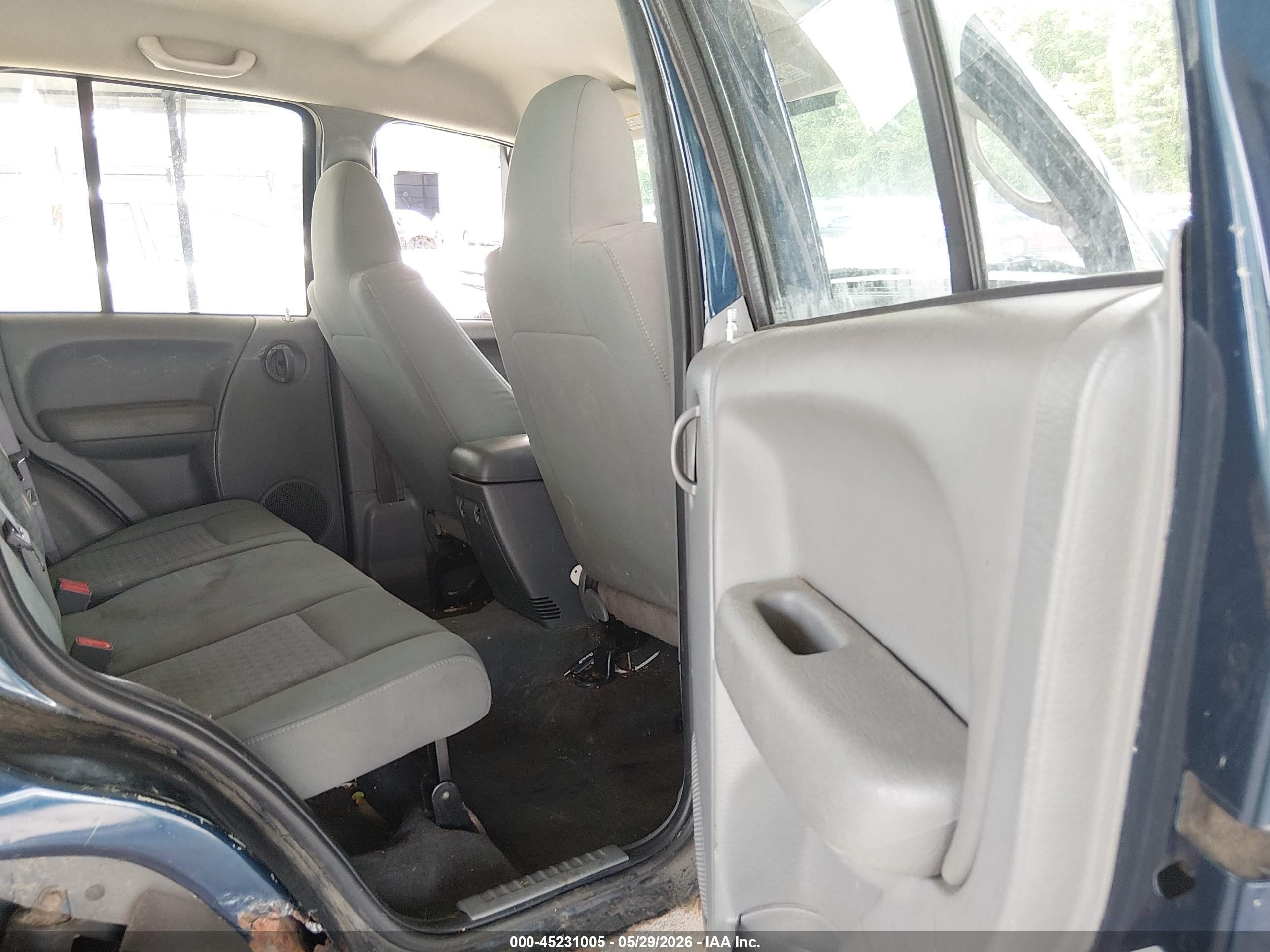 2005 Jeep Liberty Sport Синий vin: 1J4GL48K25W659912