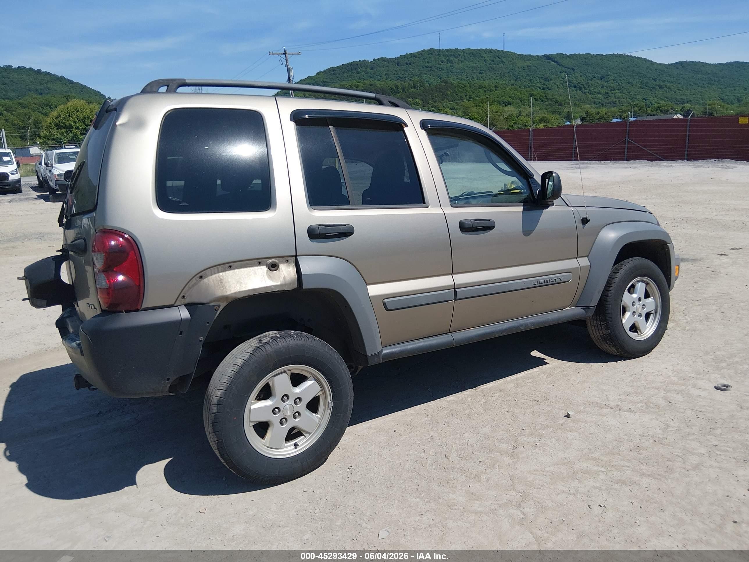 2005 Jeep Liberty Sport Gold vin: 1J4GL48K25W677603