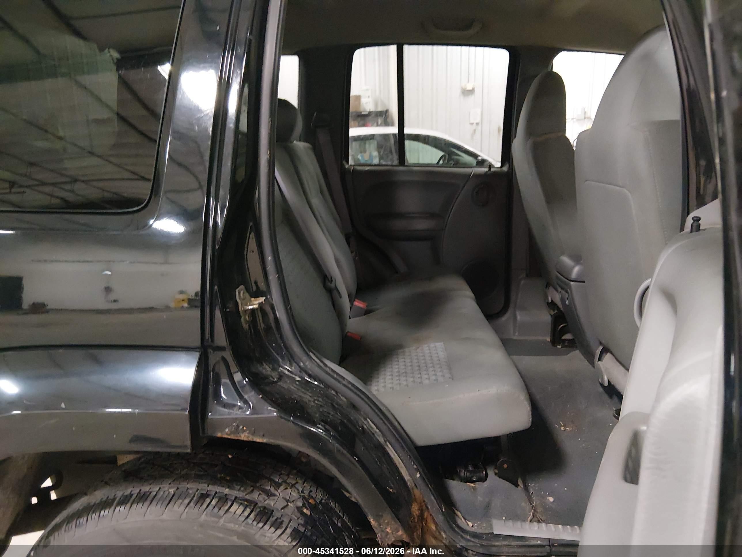 2007 Jeep Liberty Sport Black vin: 1J4GL48K27W652641