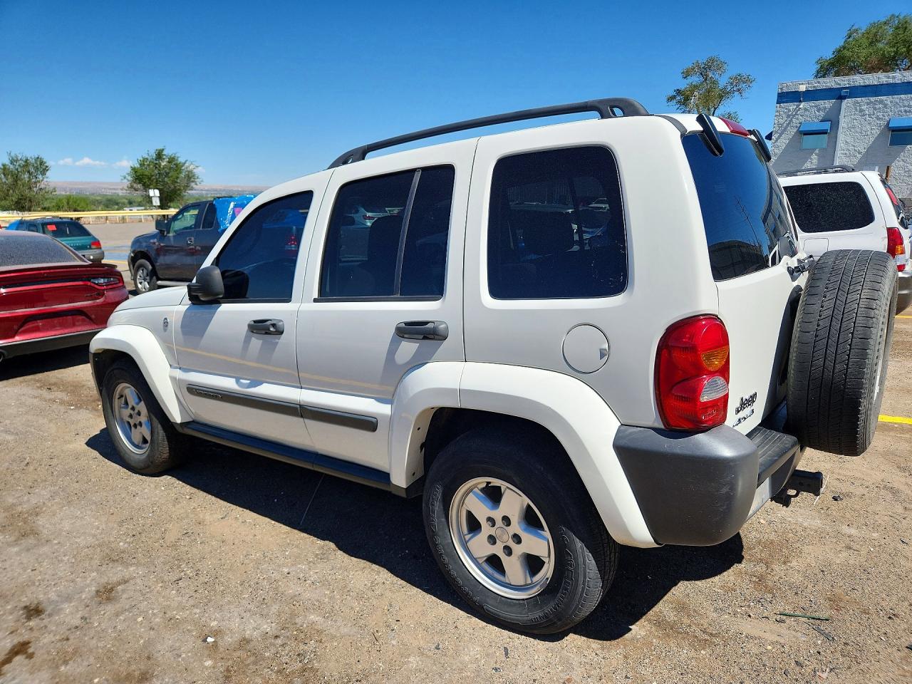 2007 Jeep Liberty Sport White vin: 1J4GL48K27W715737