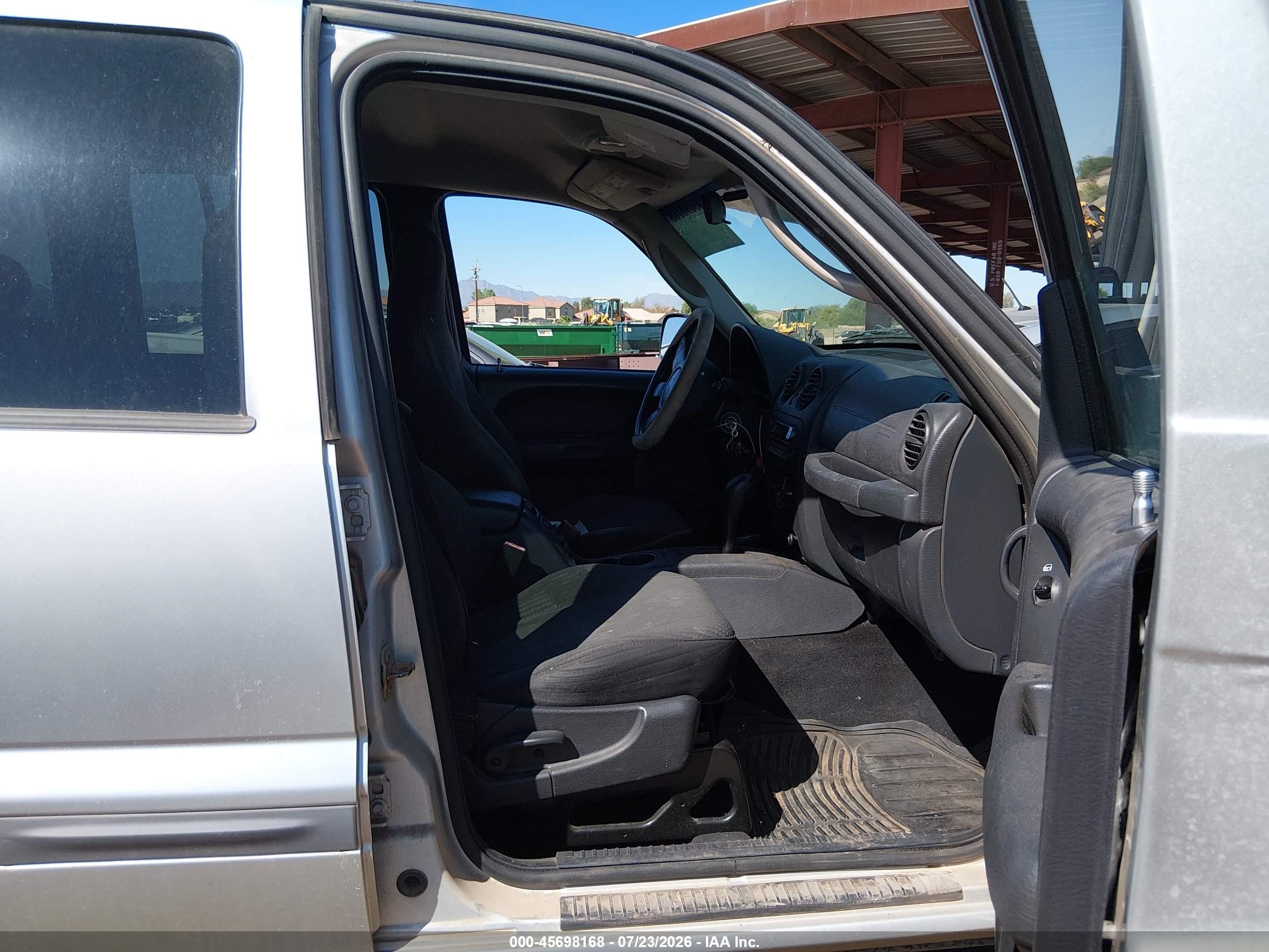2004 Jeep Liberty Sport Silver vin: 1J4GL48K34W193695