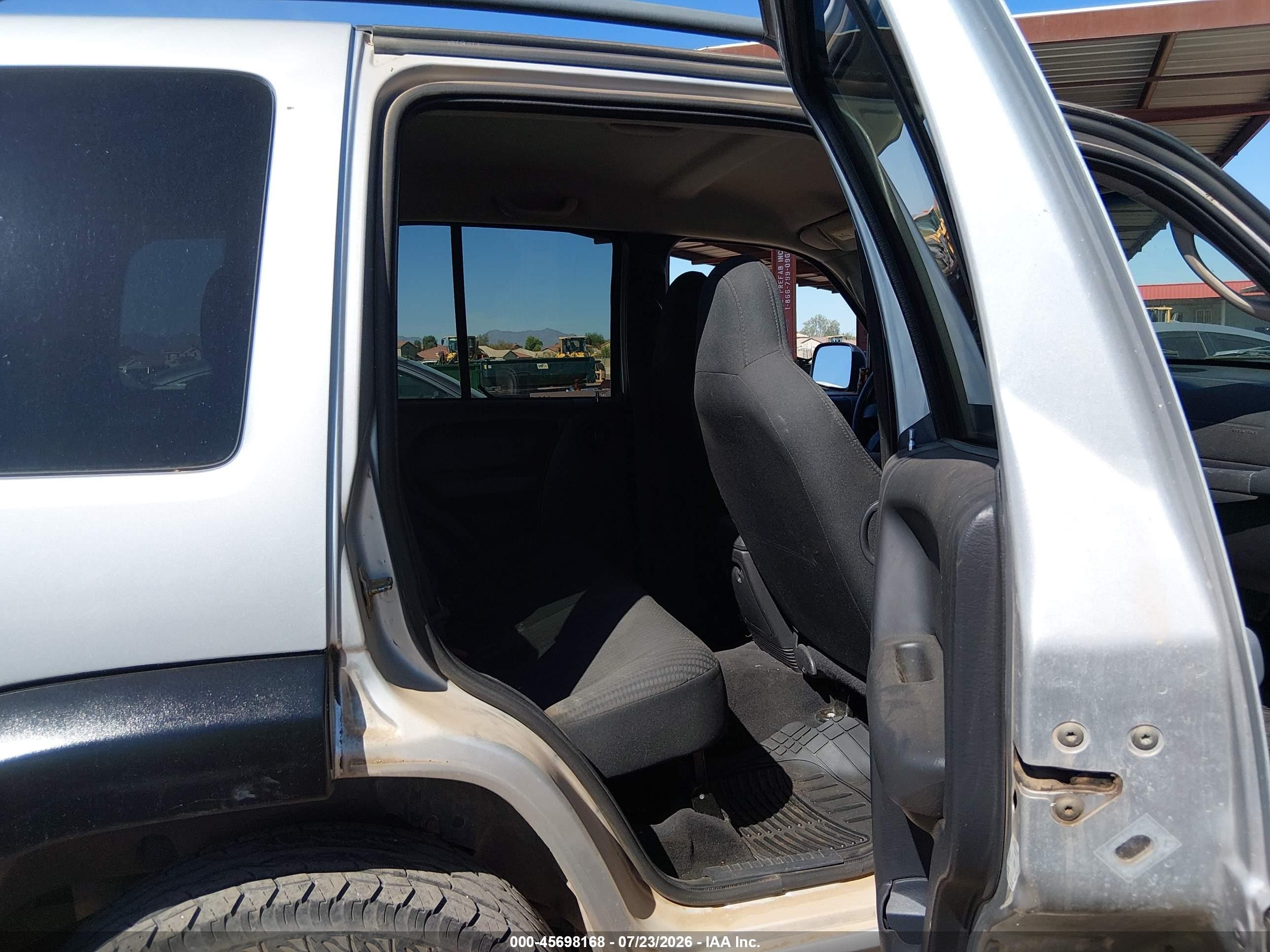 2004 Jeep Liberty Sport Silver vin: 1J4GL48K34W193695