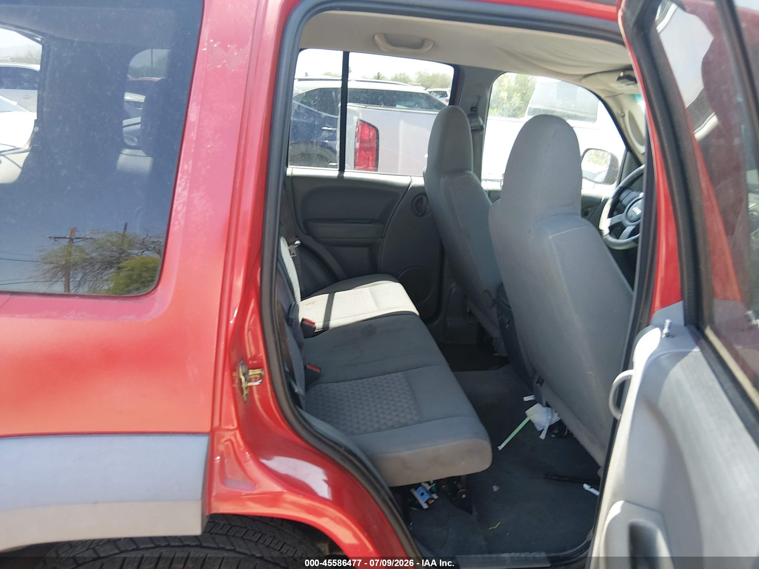 2005 Jeep Liberty Sport Красный vin: 1J4GL48K35W544428