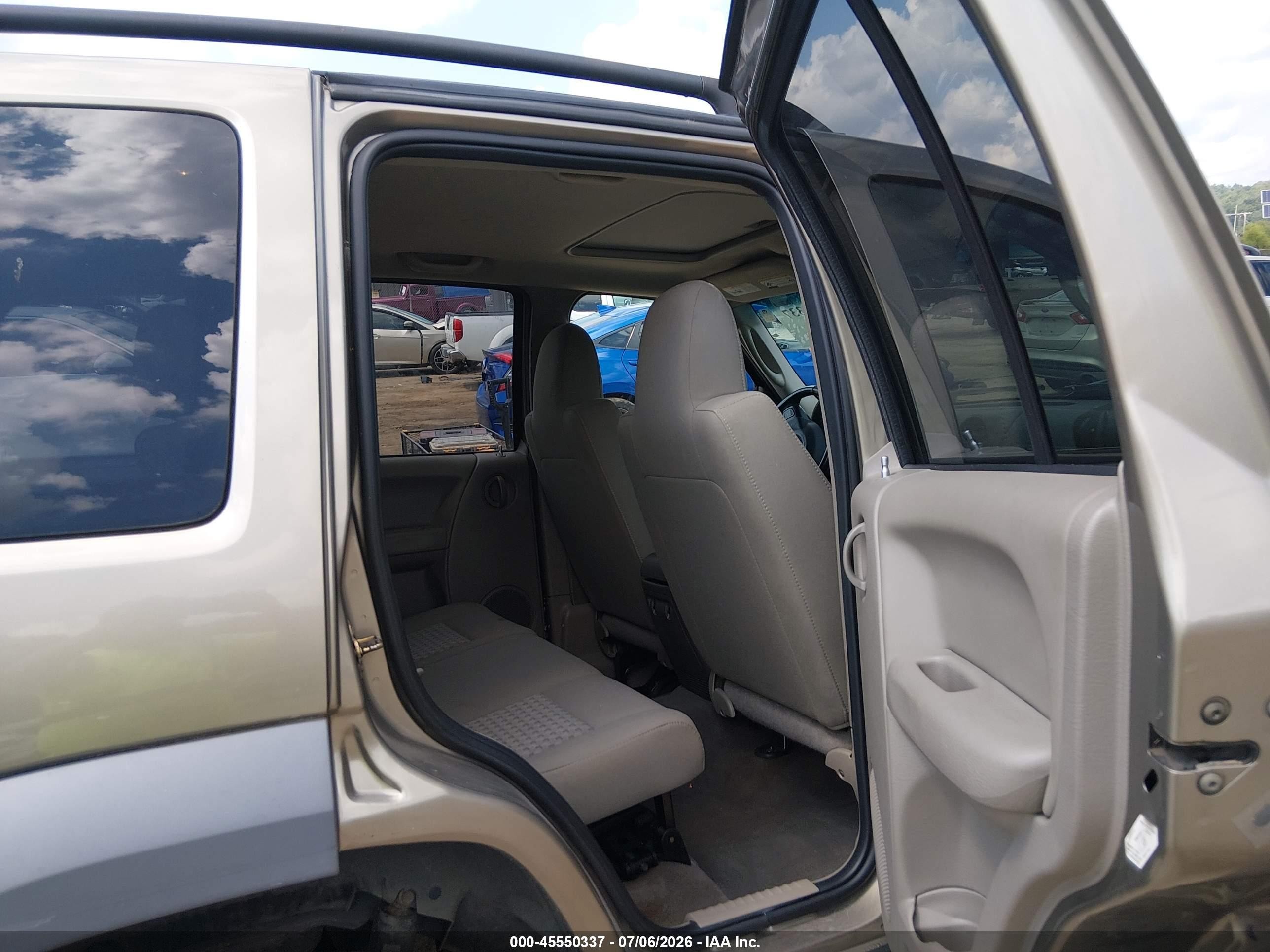2005 Jeep Liberty Sport Silver vin: 1J4GL48K35W698430