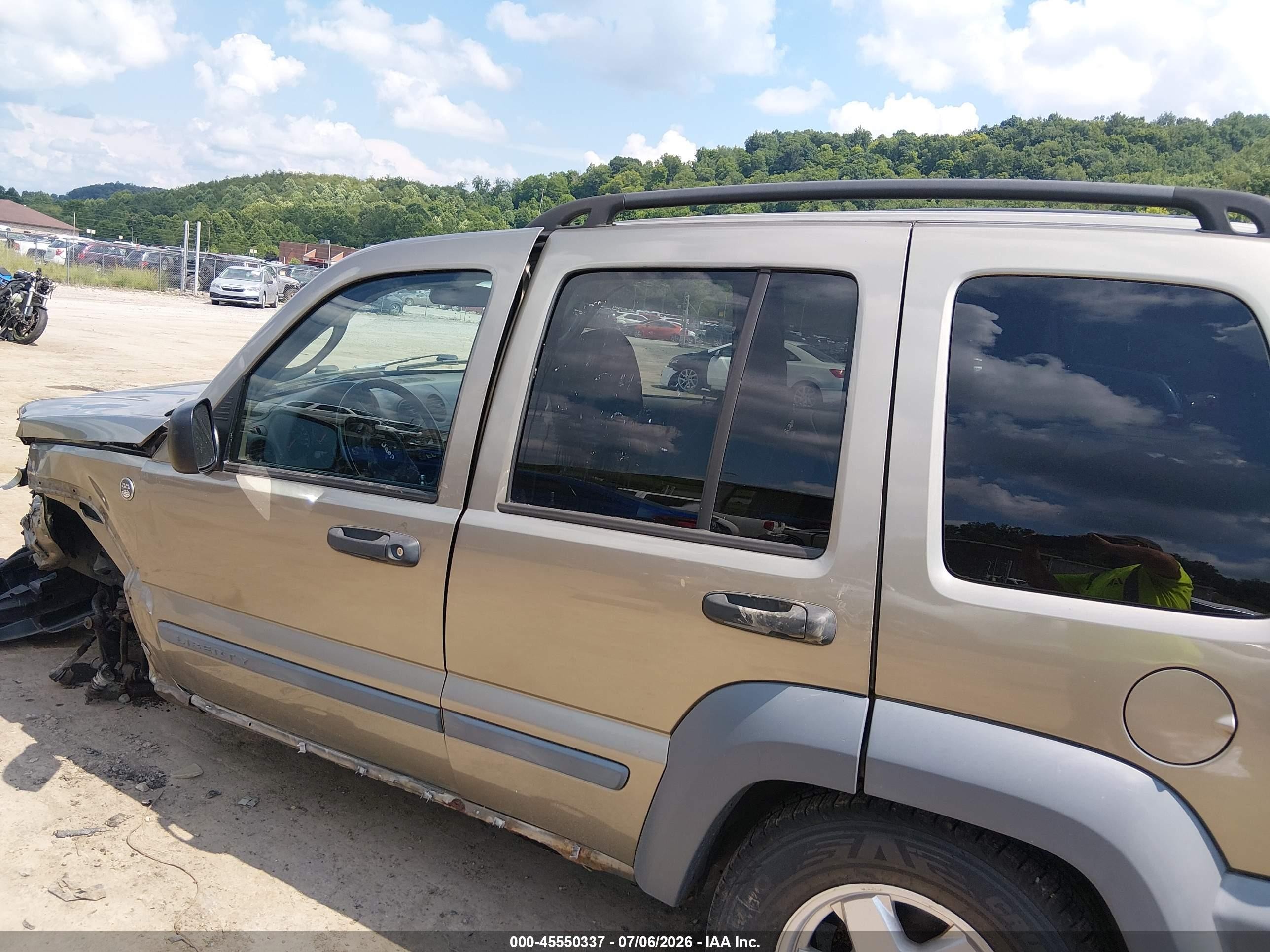 2005 Jeep Liberty Sport Silver vin: 1J4GL48K35W698430