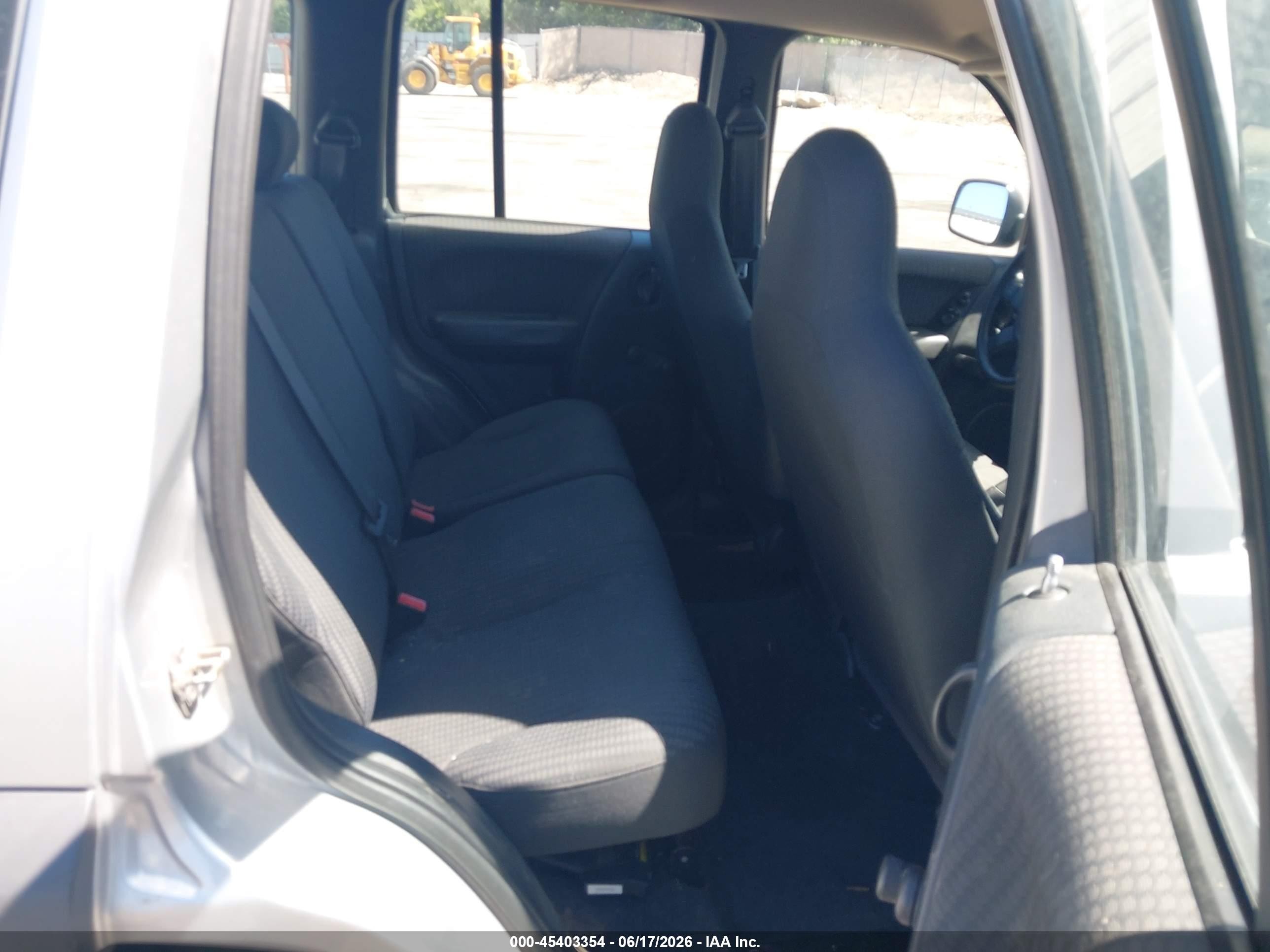 2002 Jeep Liberty Sport Silver vin: 1J4GL48K42W345805