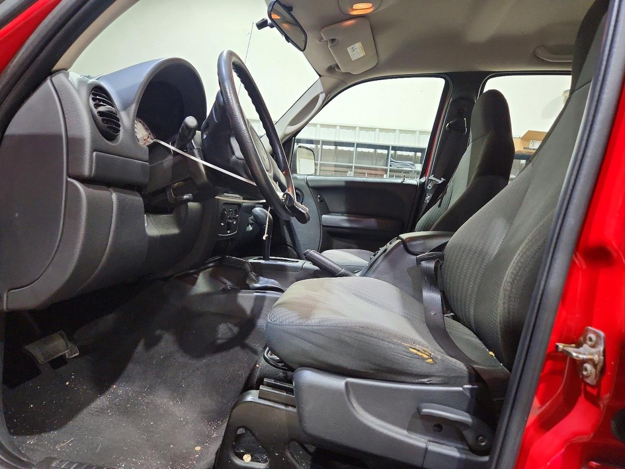 2004 Jeep Liberty Sport Red vin: 1J4GL48K44W132789