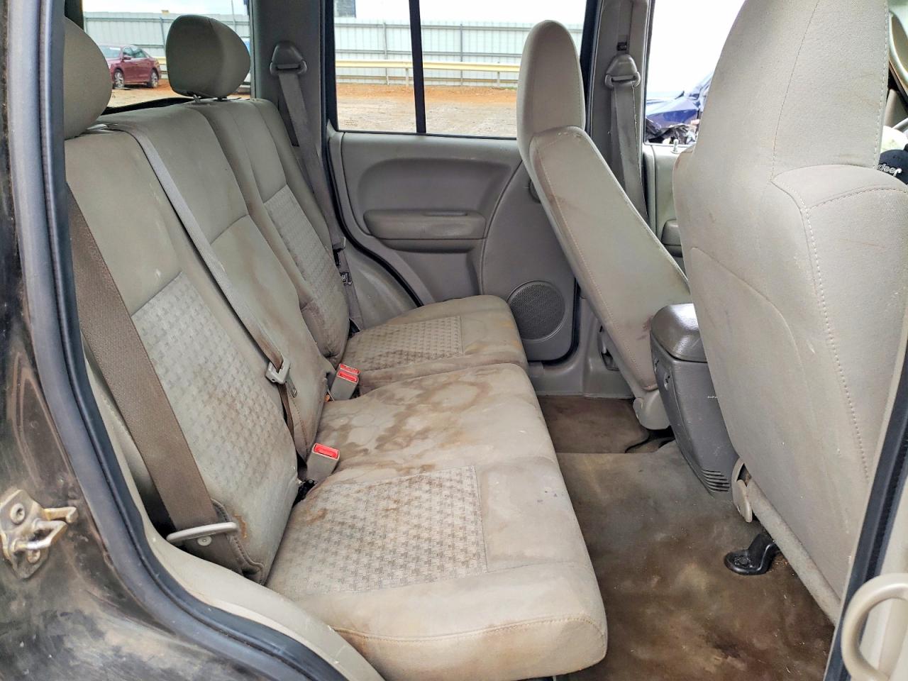 2005 Jeep Liberty Sport Gray vin: 1J4GL48K45W573033