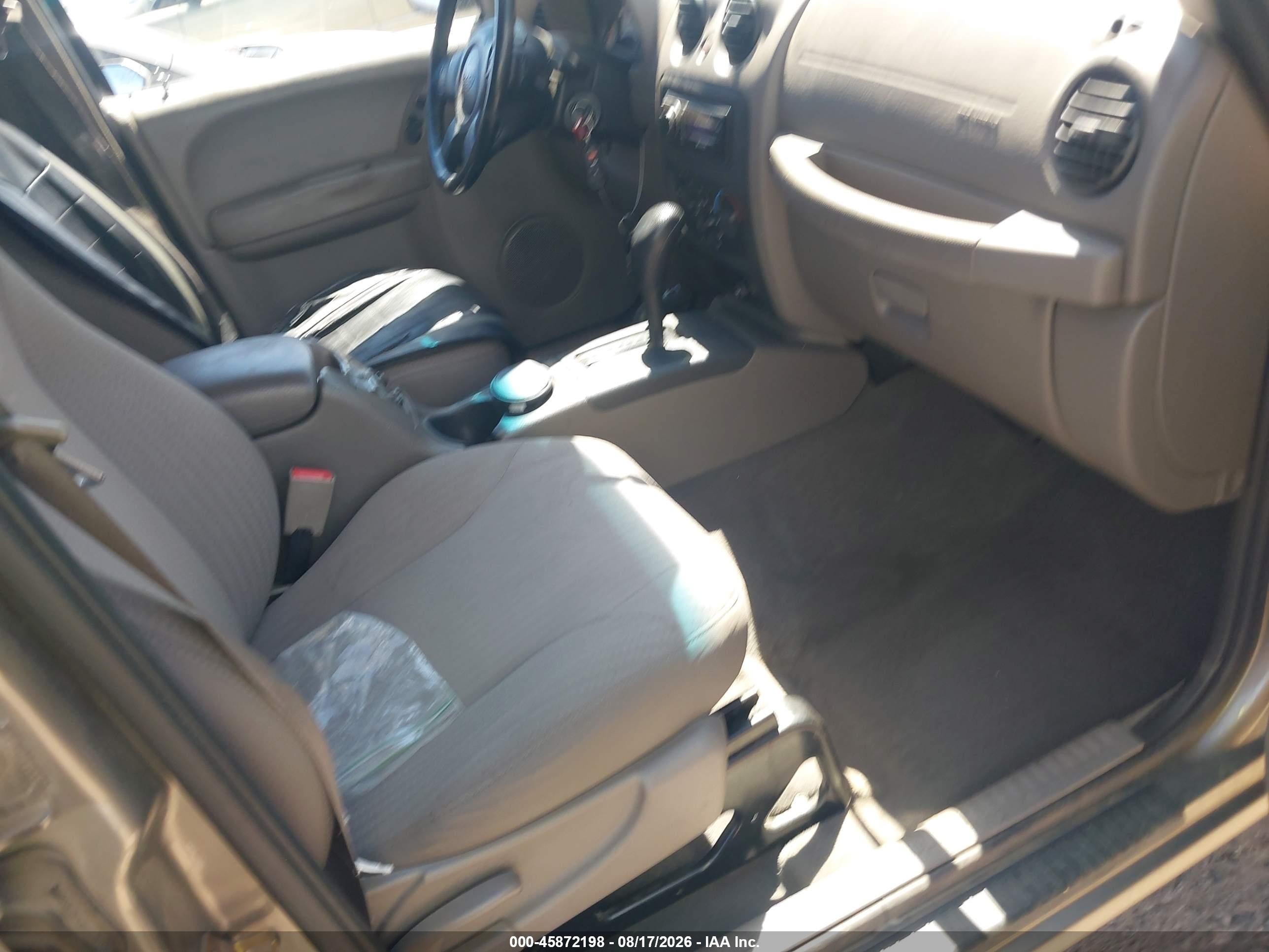 2004 Jeep Liberty Sport Золотой vin: 1J4GL48K54W146359