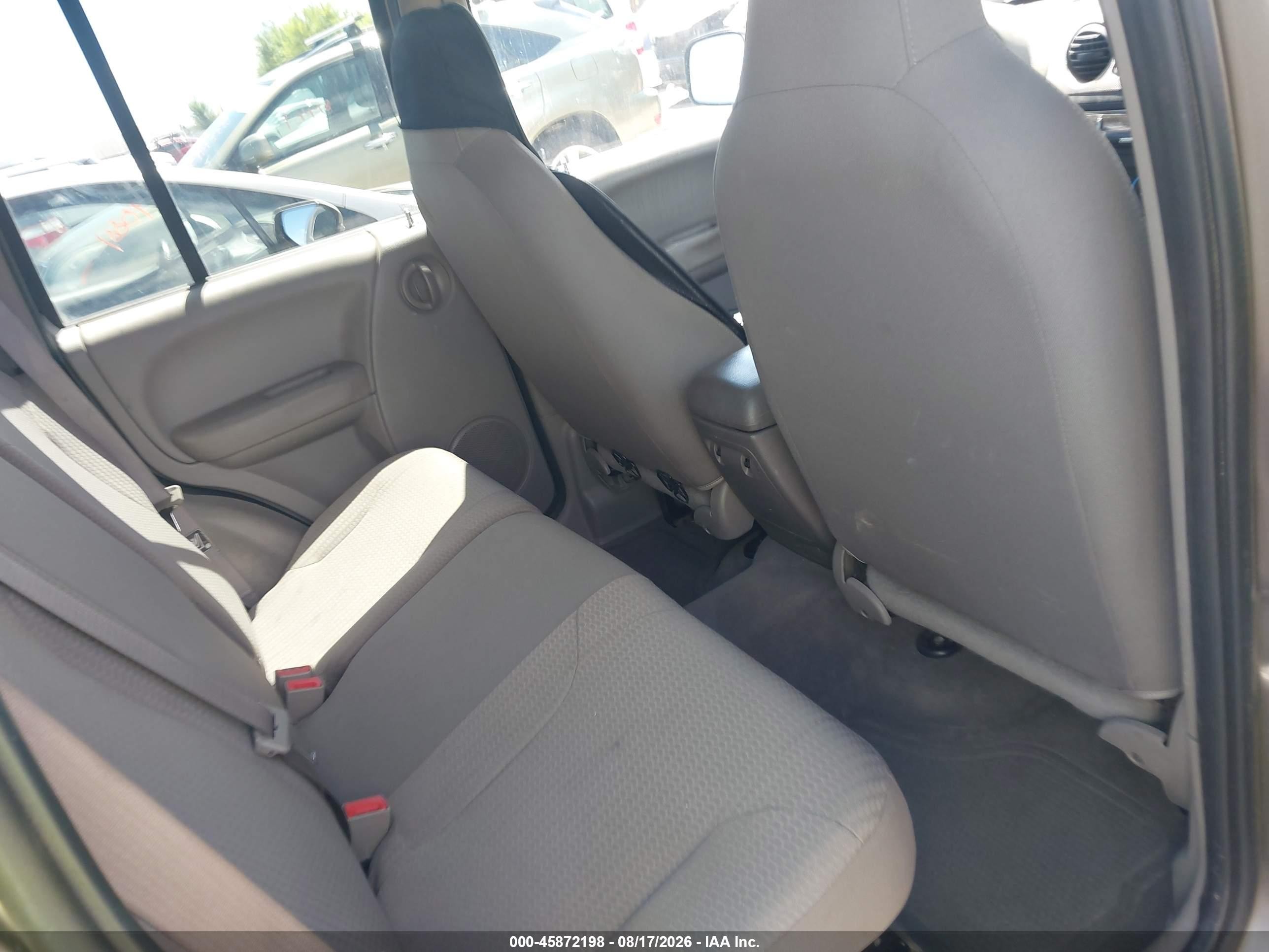 2004 Jeep Liberty Sport Золотой vin: 1J4GL48K54W146359
