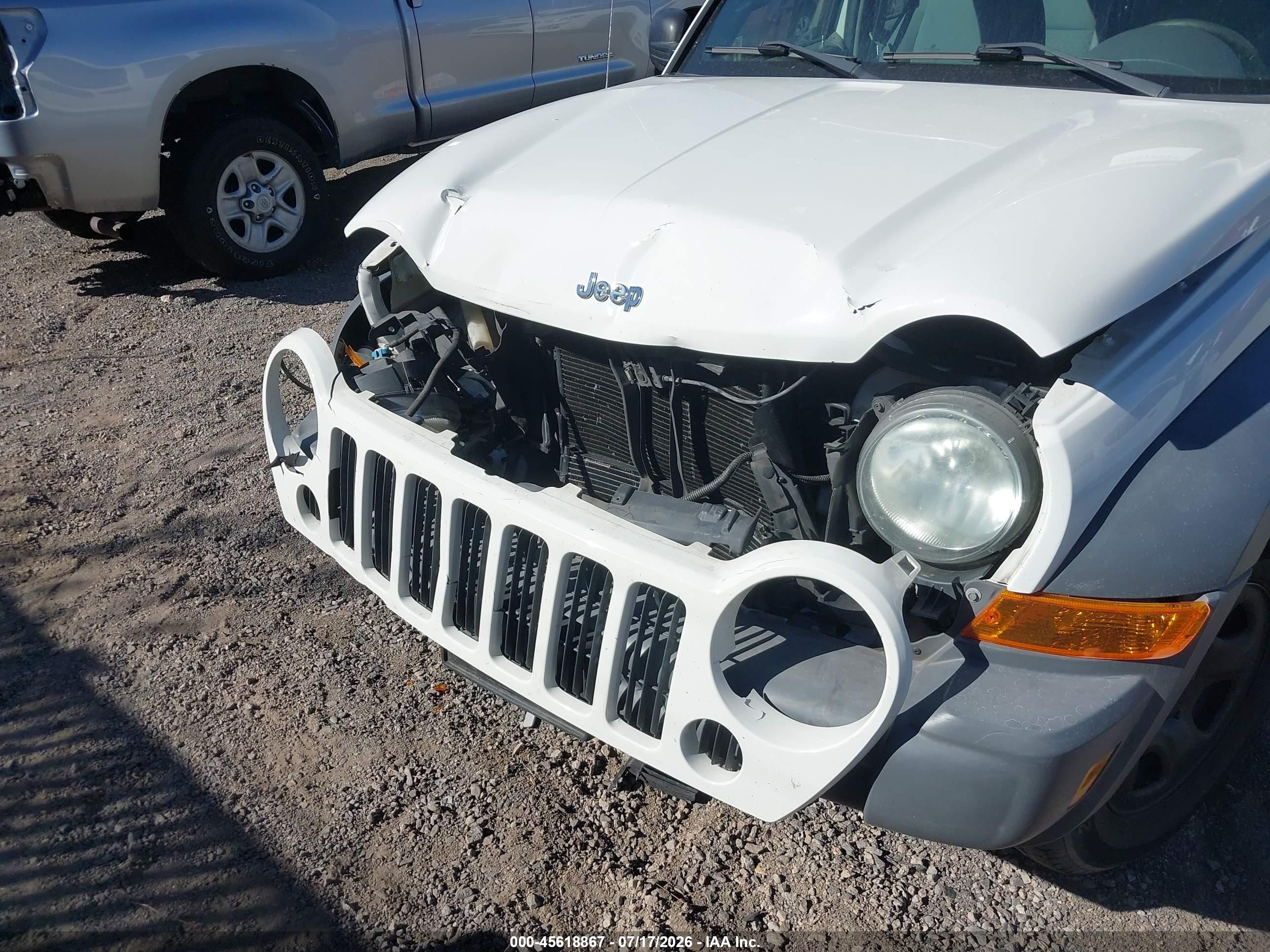 2005 Jeep Liberty Sport White vin: 1J4GL48K55W502049
