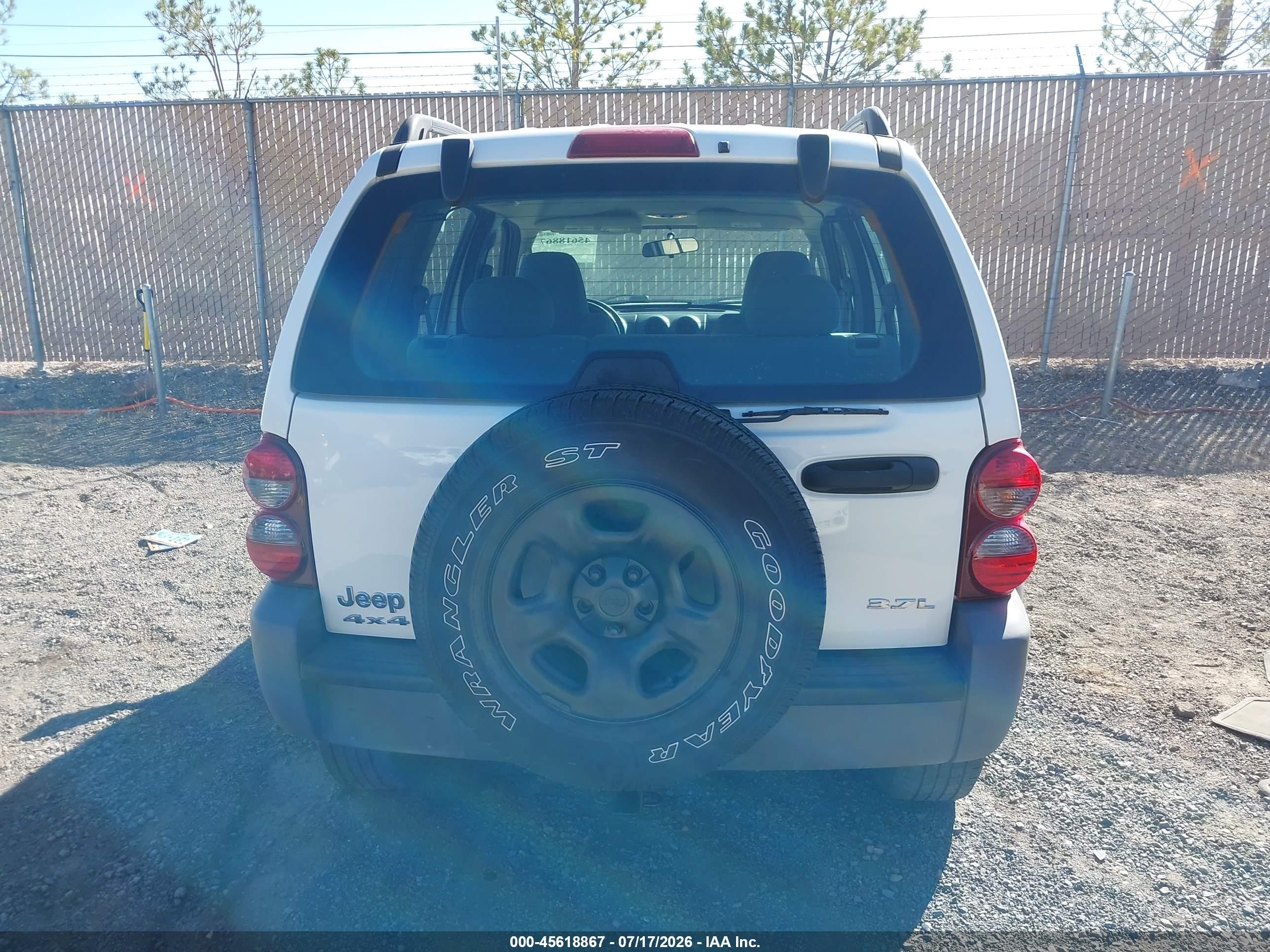 2005 Jeep Liberty Sport White vin: 1J4GL48K55W502049