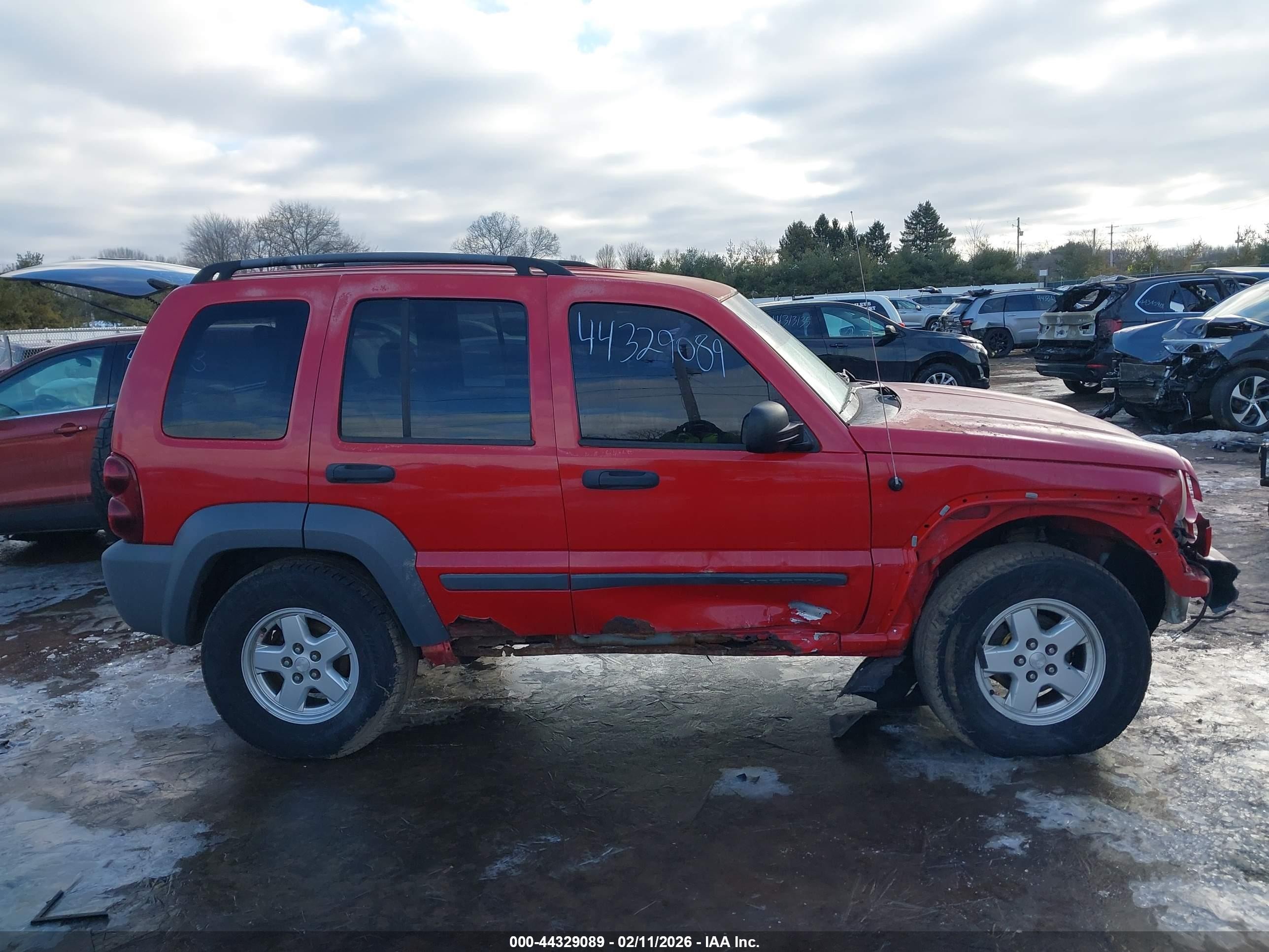 2005 Jeep Liberty Sport Красный vin: 1J4GL48K55W609232