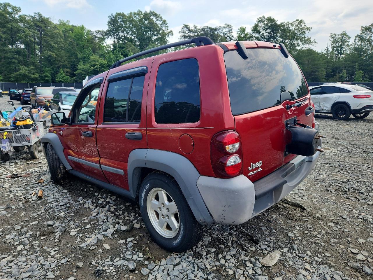 2005 Jeep Liberty Sport Red vin: 1J4GL48K55W658768