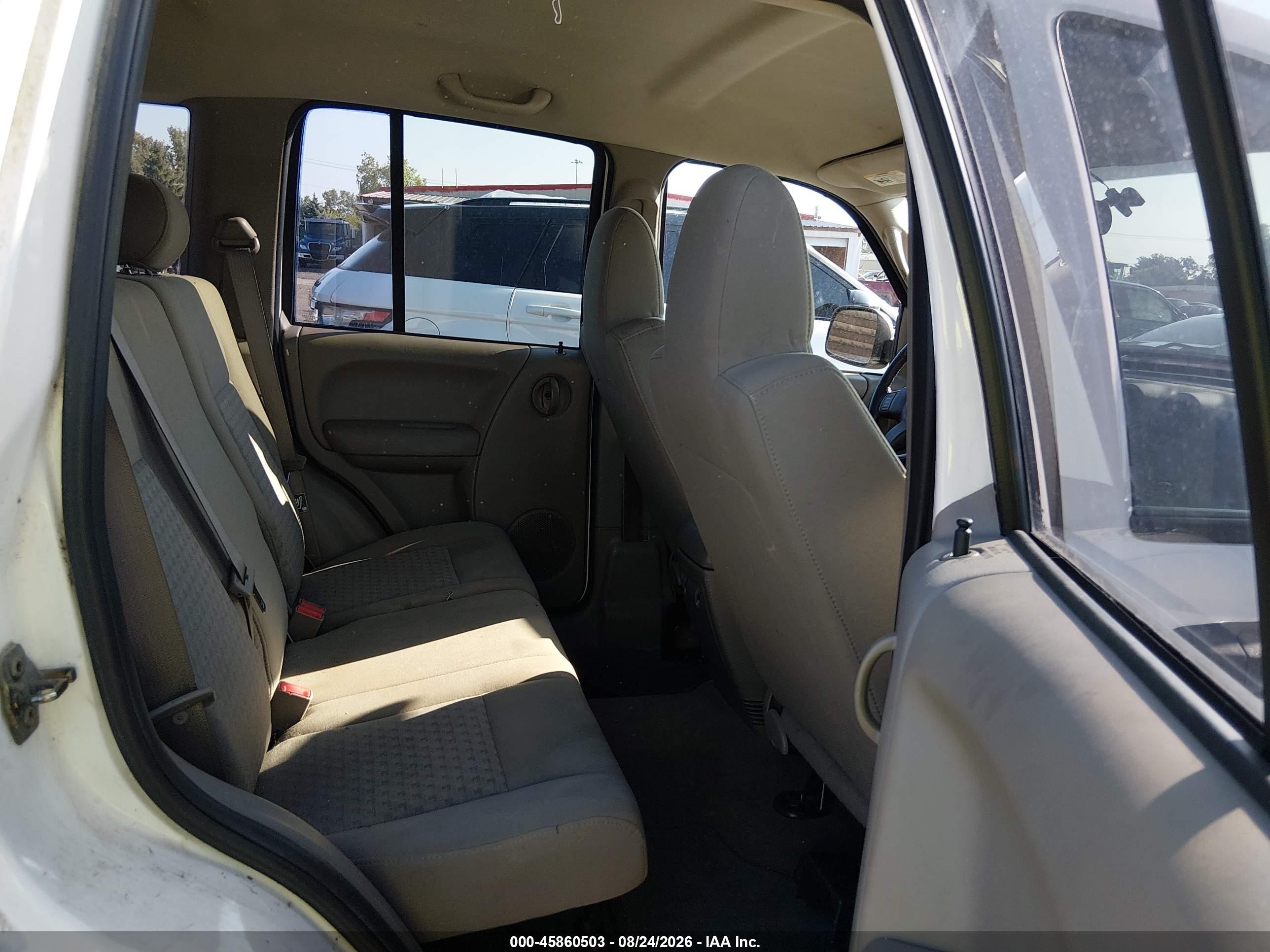 2007 Jeep Liberty Sport Белый vin: 1J4GL48K57W520831