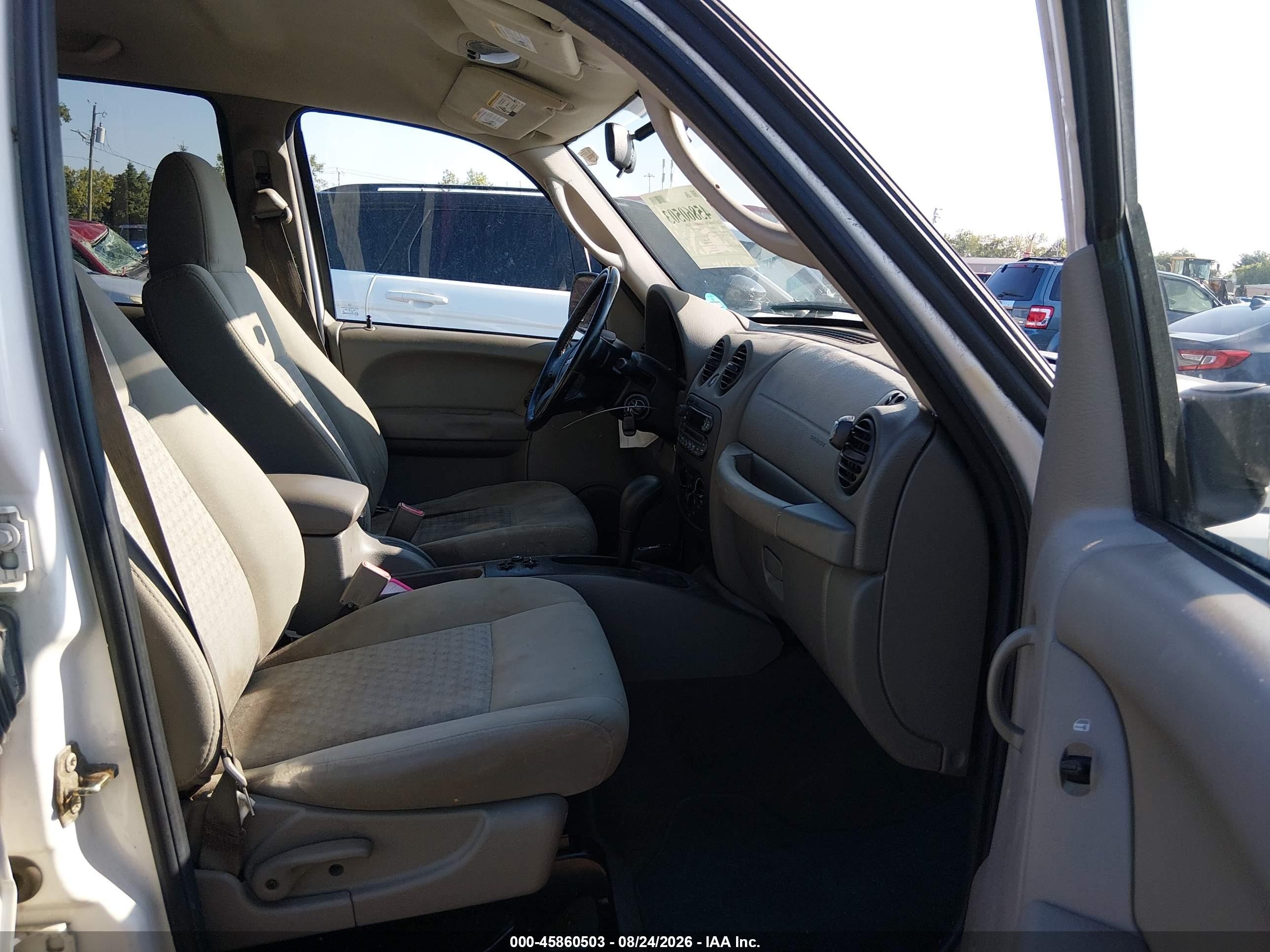 2007 Jeep Liberty Sport Белый vin: 1J4GL48K57W520831