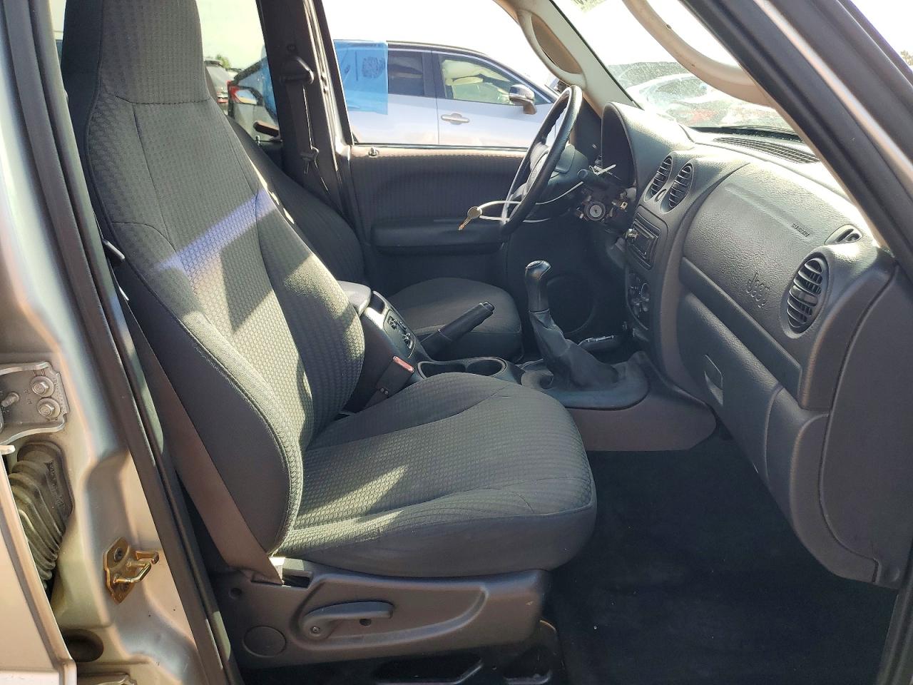 2002 Jeep Liberty Sport Silver vin: 1J4GL48K62W318850