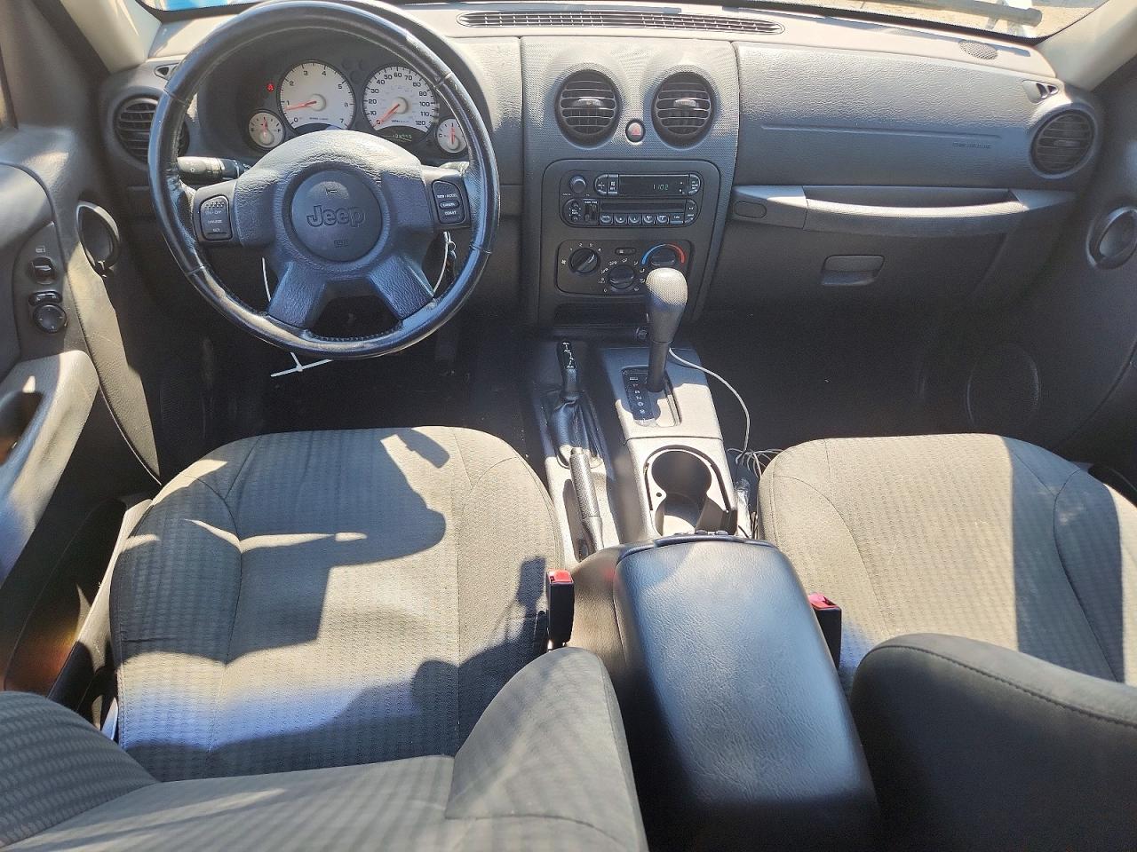 2004 Jeep Liberty Sport White vin: 1J4GL48K64W286193