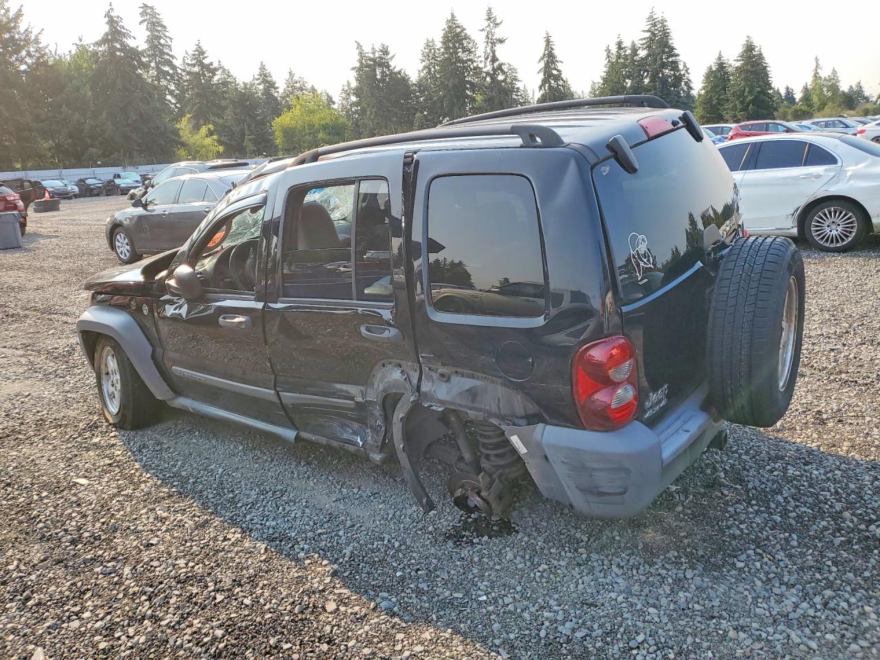 2005 Jeep Liberty Sport Черный vin: 1J4GL48K65W671755