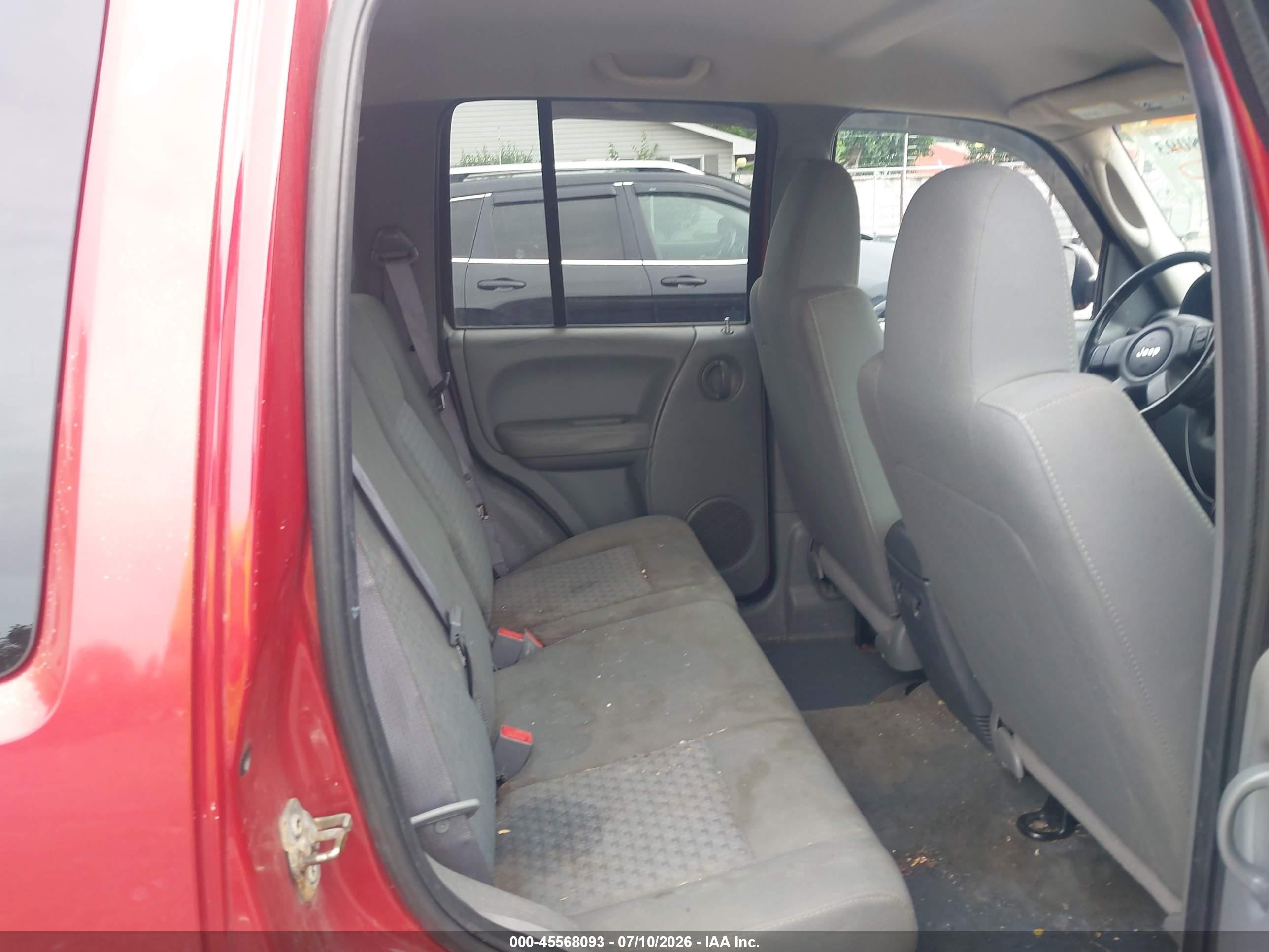 2005 Jeep Liberty Sport Red vin: 1J4GL48K65W677362