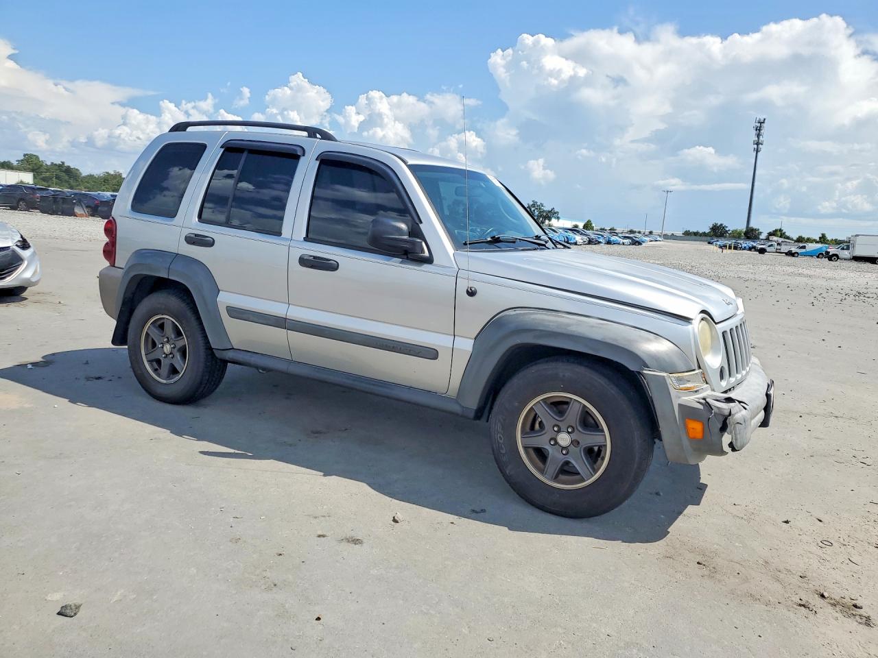 2005 Jeep Liberty Sport Серебряный vin: 1J4GL48K65W681086