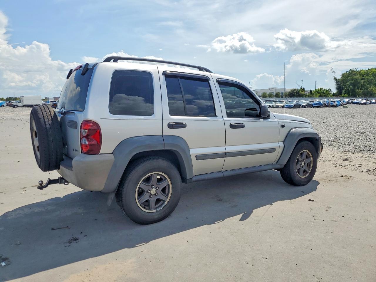 2005 Jeep Liberty Sport Серебряный vin: 1J4GL48K65W681086