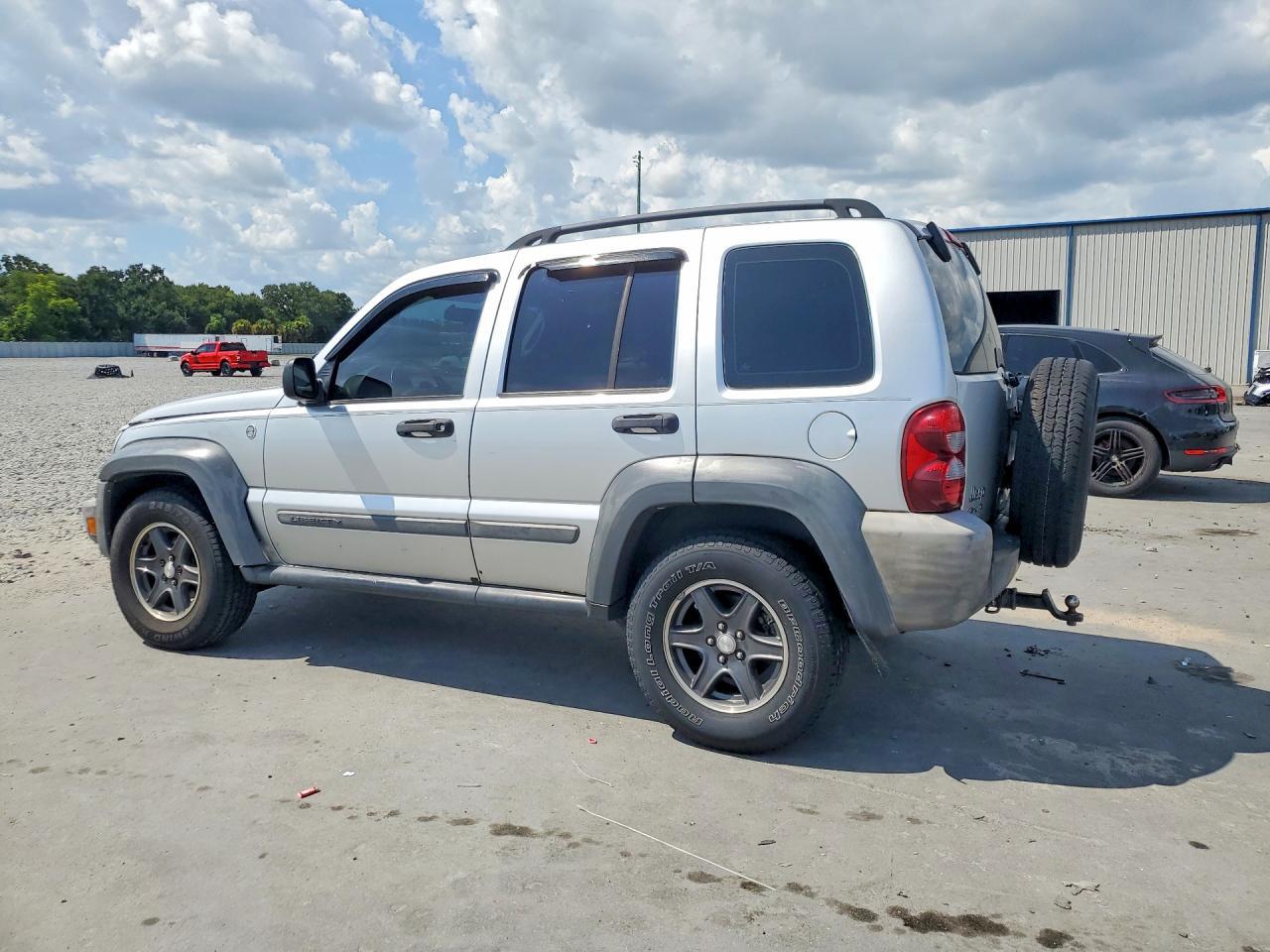 2005 Jeep Liberty Sport Серебряный vin: 1J4GL48K65W681086