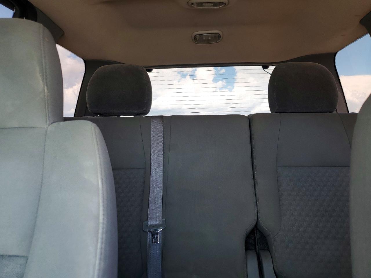 2005 Jeep Liberty Sport Серебряный vin: 1J4GL48K65W681086