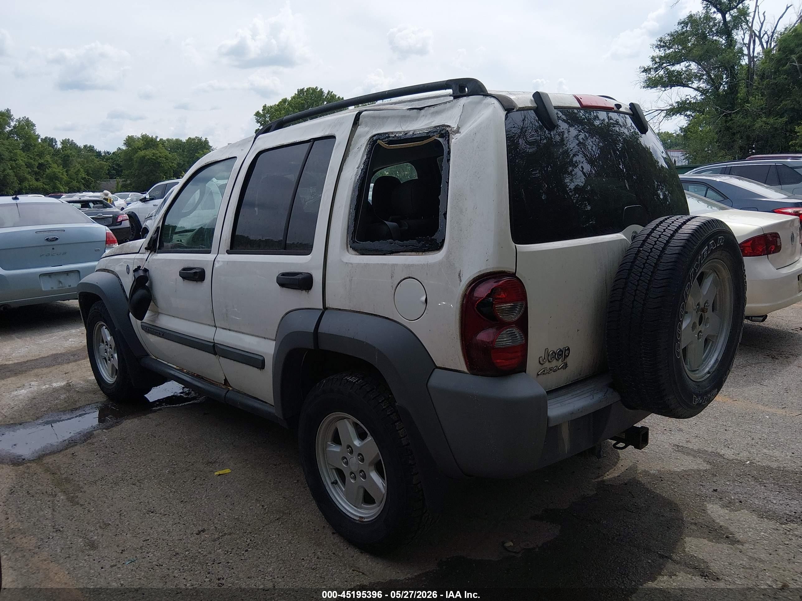 2005 Jeep Liberty Sport White vin: 1J4GL48K65W702485