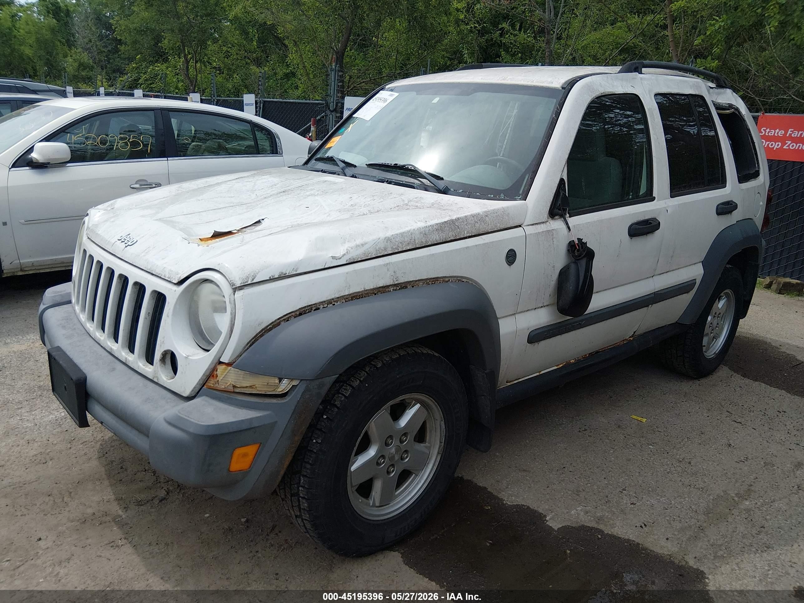 2005 Jeep Liberty Sport White vin: 1J4GL48K65W702485