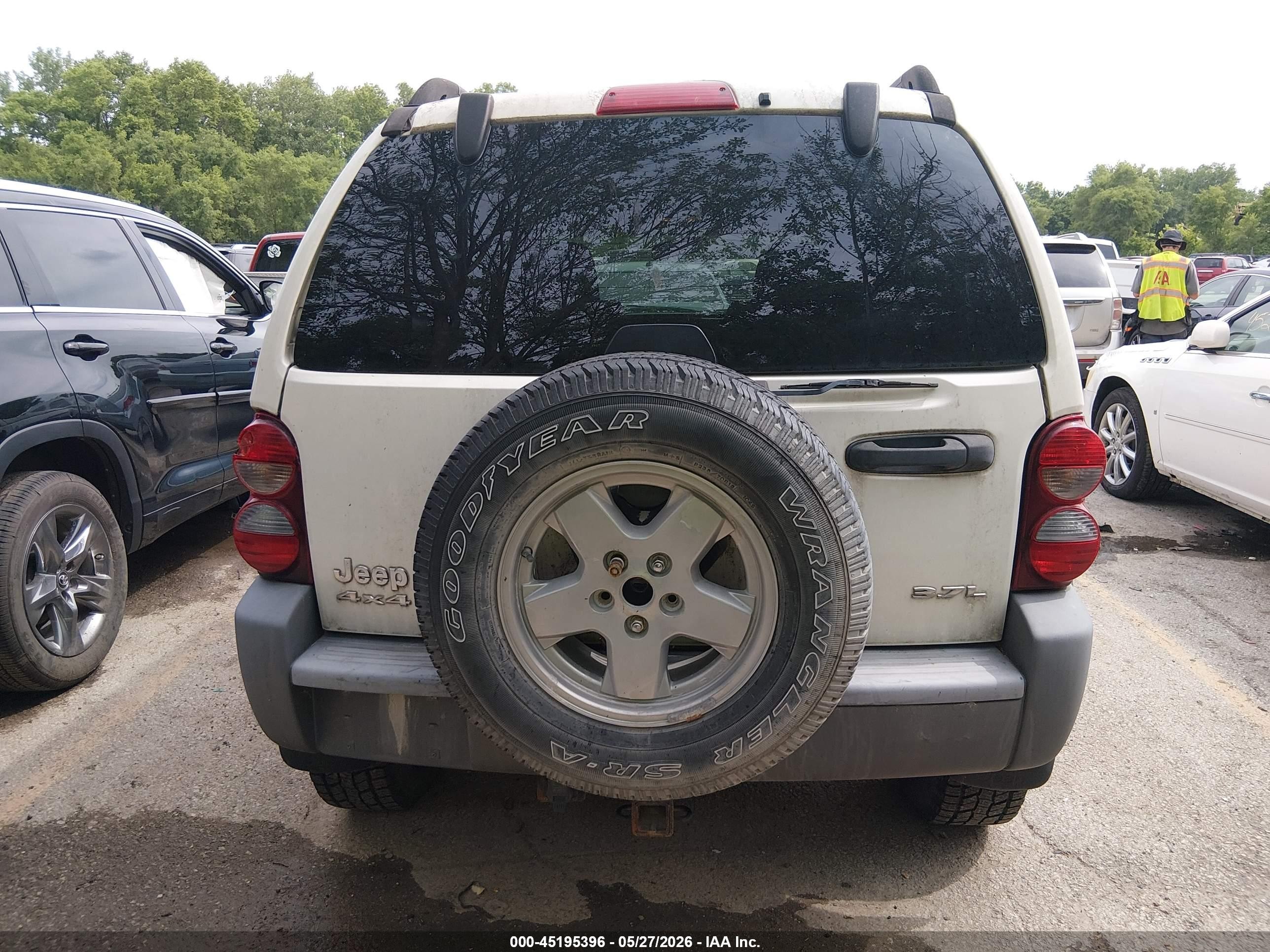 2005 Jeep Liberty Sport White vin: 1J4GL48K65W702485